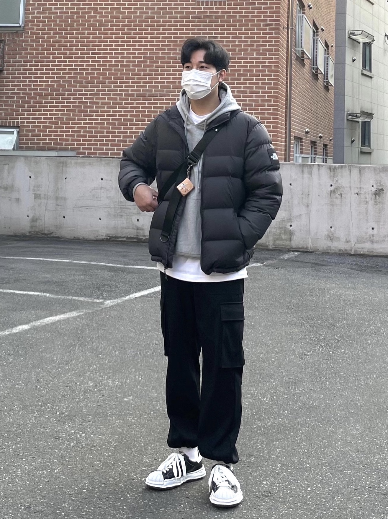 Maison Mihara Yasuhiro Blakey OG Sole Leather Low-top Sneakers Black 착용 스타일