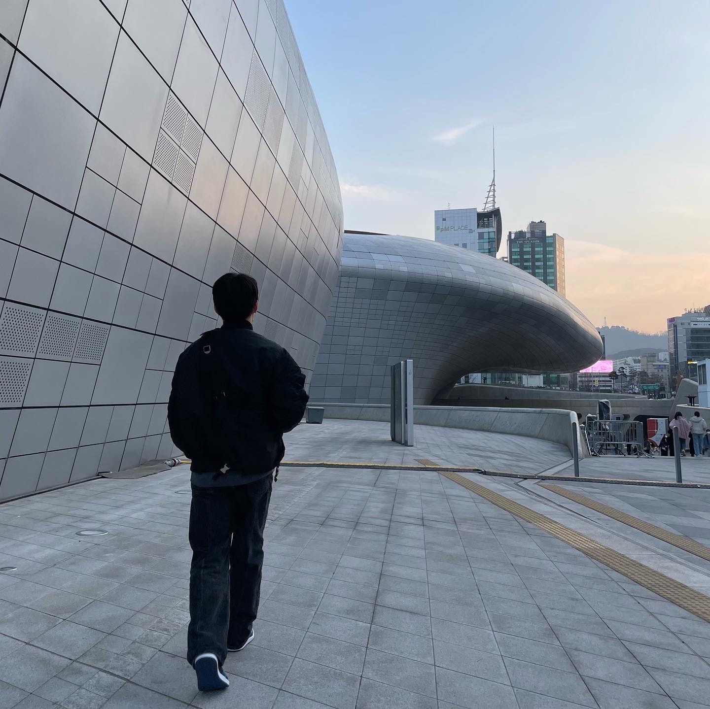 Jordan 1 Retro High OG Dark Marina Blue 착용 스타일 - 2