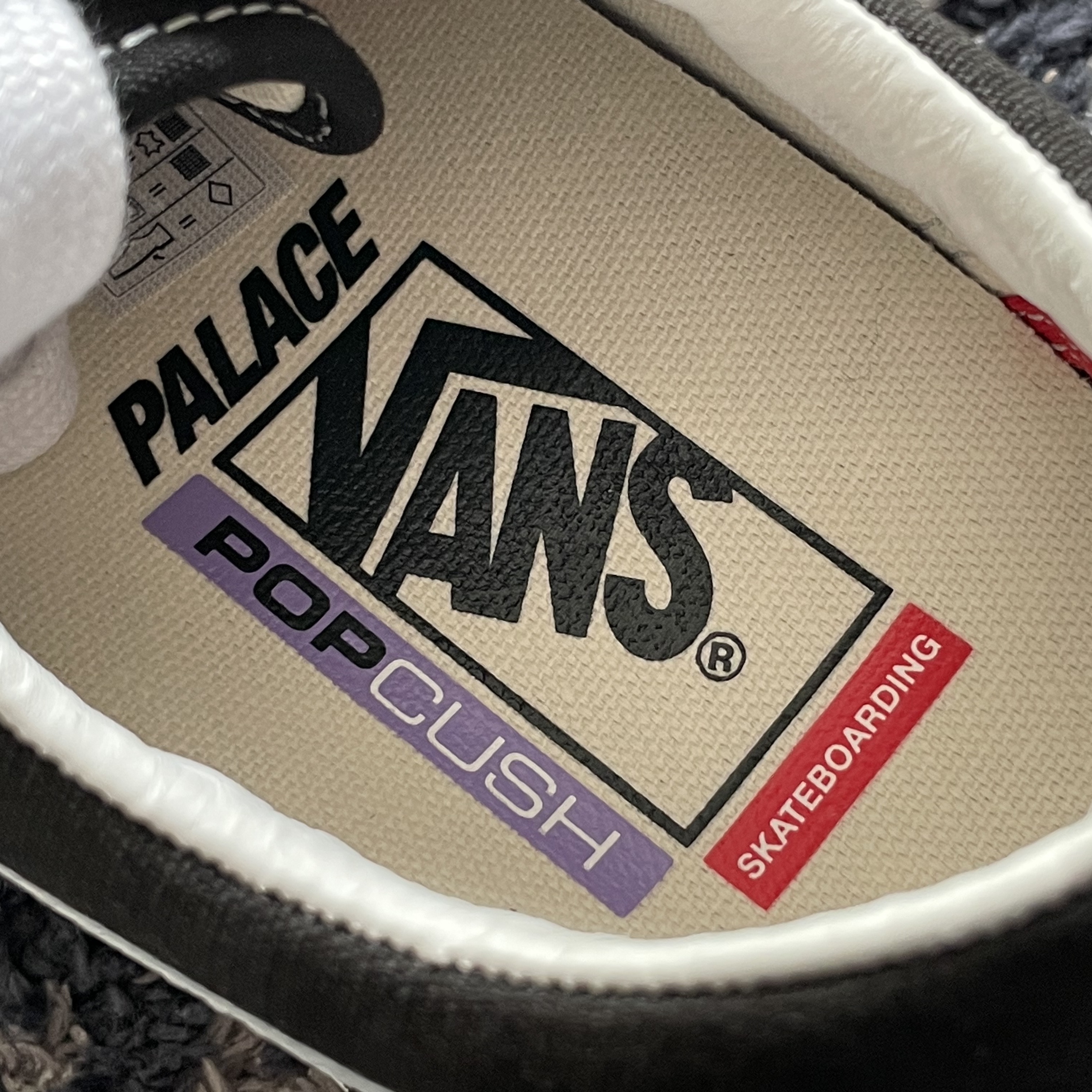 Vans x Palace Skate Old Skool Black White 착용 스타일 - 5