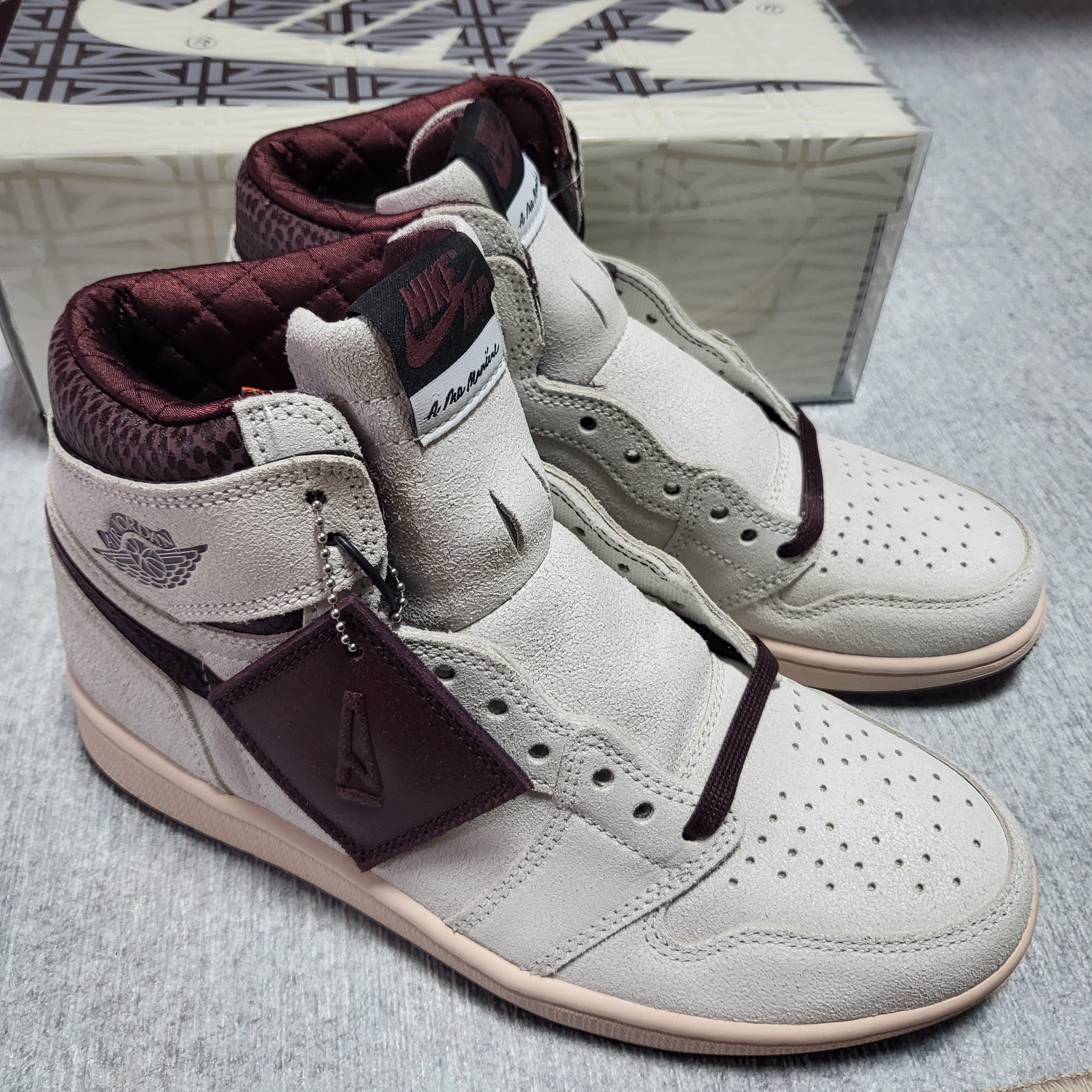 Jordan 1 x A Ma Maniere Retro High OG SP Sail and Burgundy 착용 스타일 - 2
