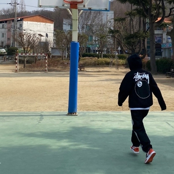 Stussy 8 Ball Hoodie Black - 21FW, Jordan 1 Low OG Starfish 착용 스타일 - 2