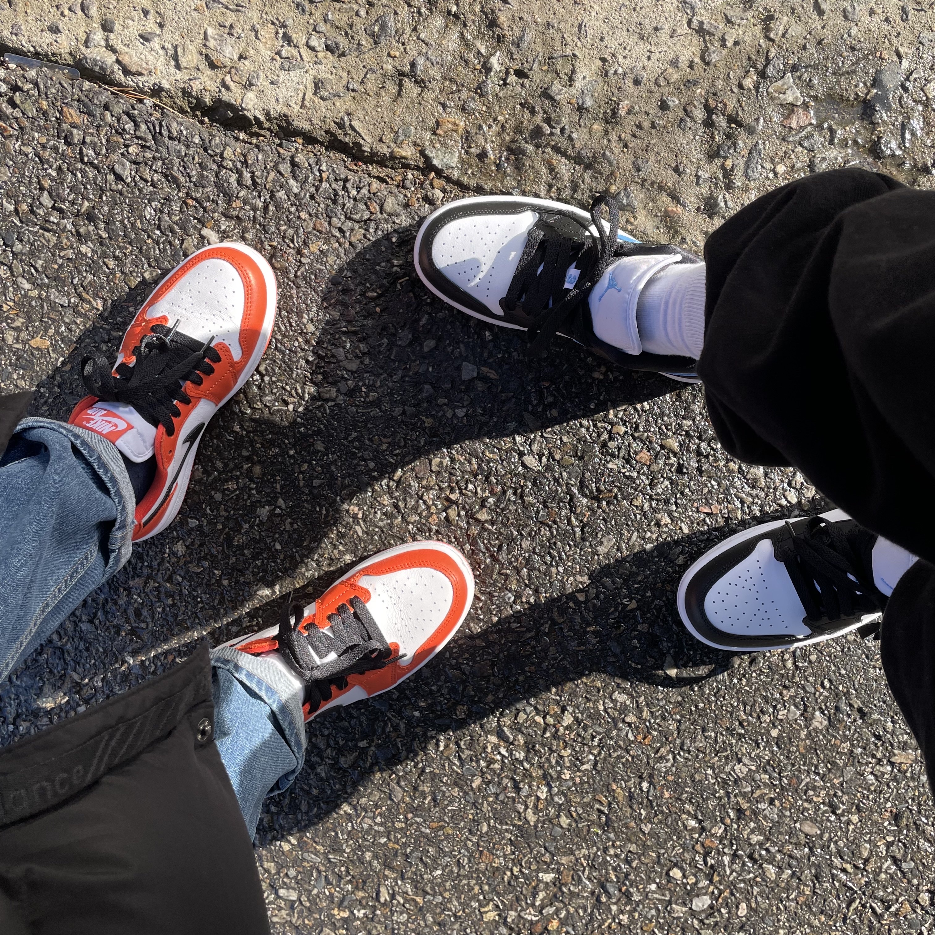 (W) Jordan 1 Low OG Starfish, (W) Jordan 1 Low Black University Blue 착용 스타일