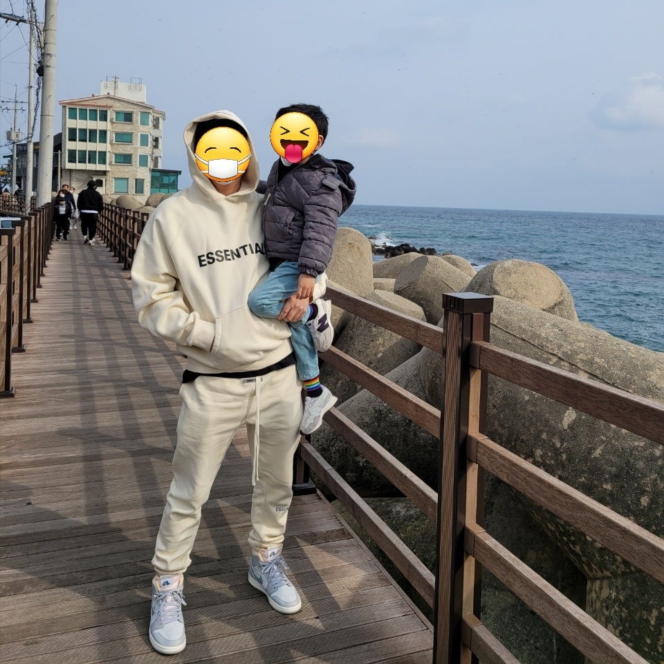 Jordan 1 Zoom Air CMFT London, Essentials 3D Silicon Applique Pullover Hoodie Buttercream 2020 착용 스타일