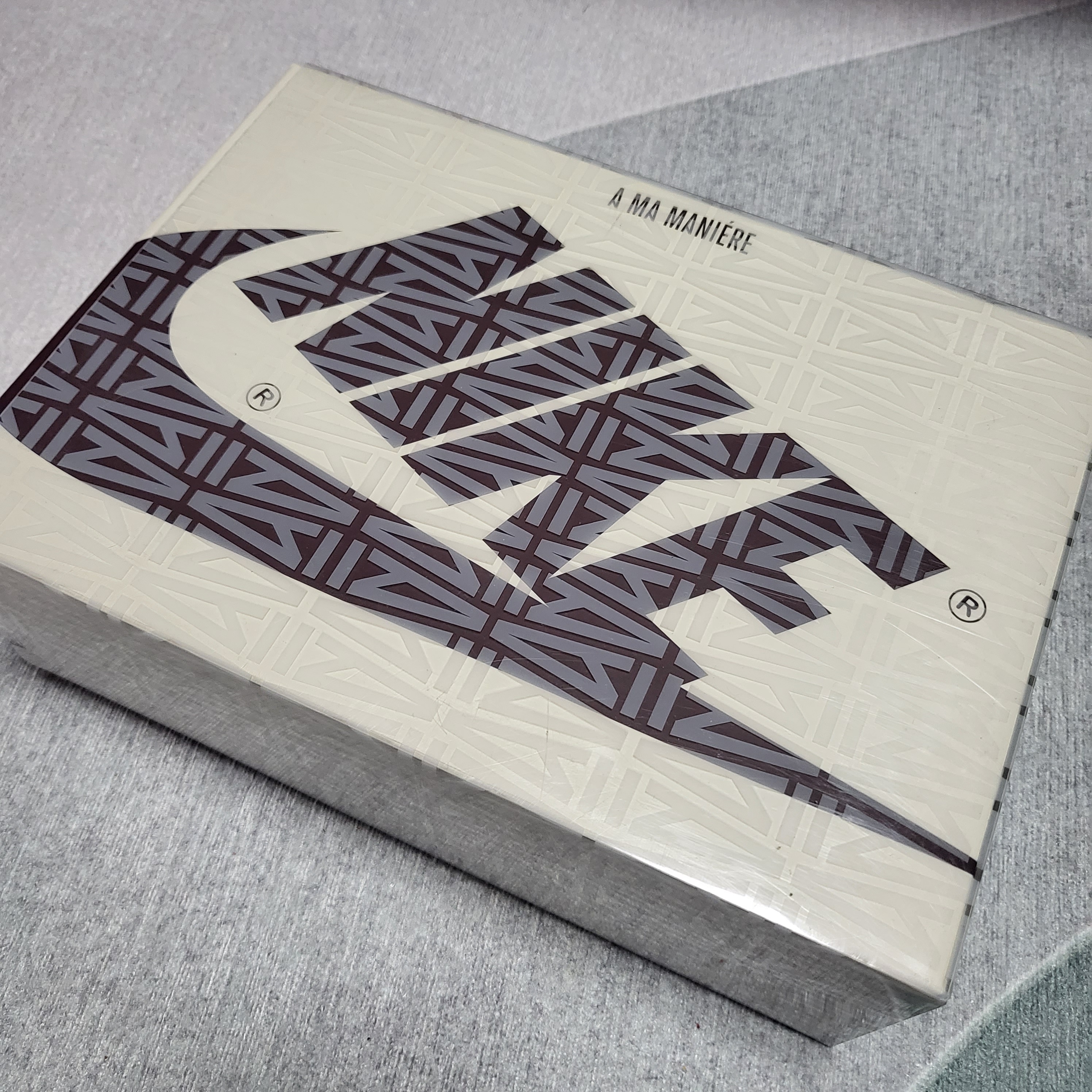 Jordan 1 x A Ma Maniere Retro High OG SP Sail and Burgundy 착용 스타일 - 5