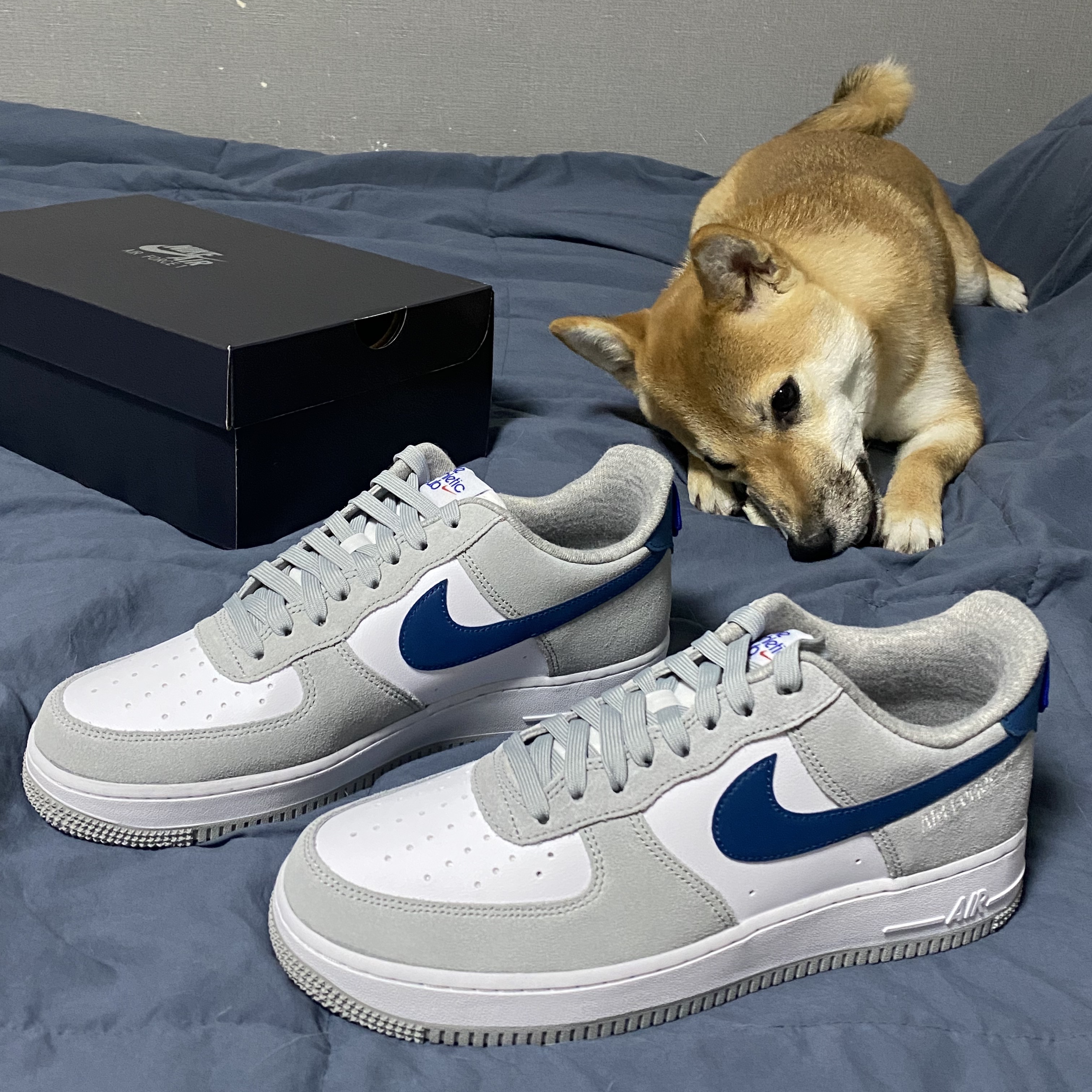 Nike Air Force 1 '07 LV8 Athletic Club Light Smoke Grey Marina 착용 스타일