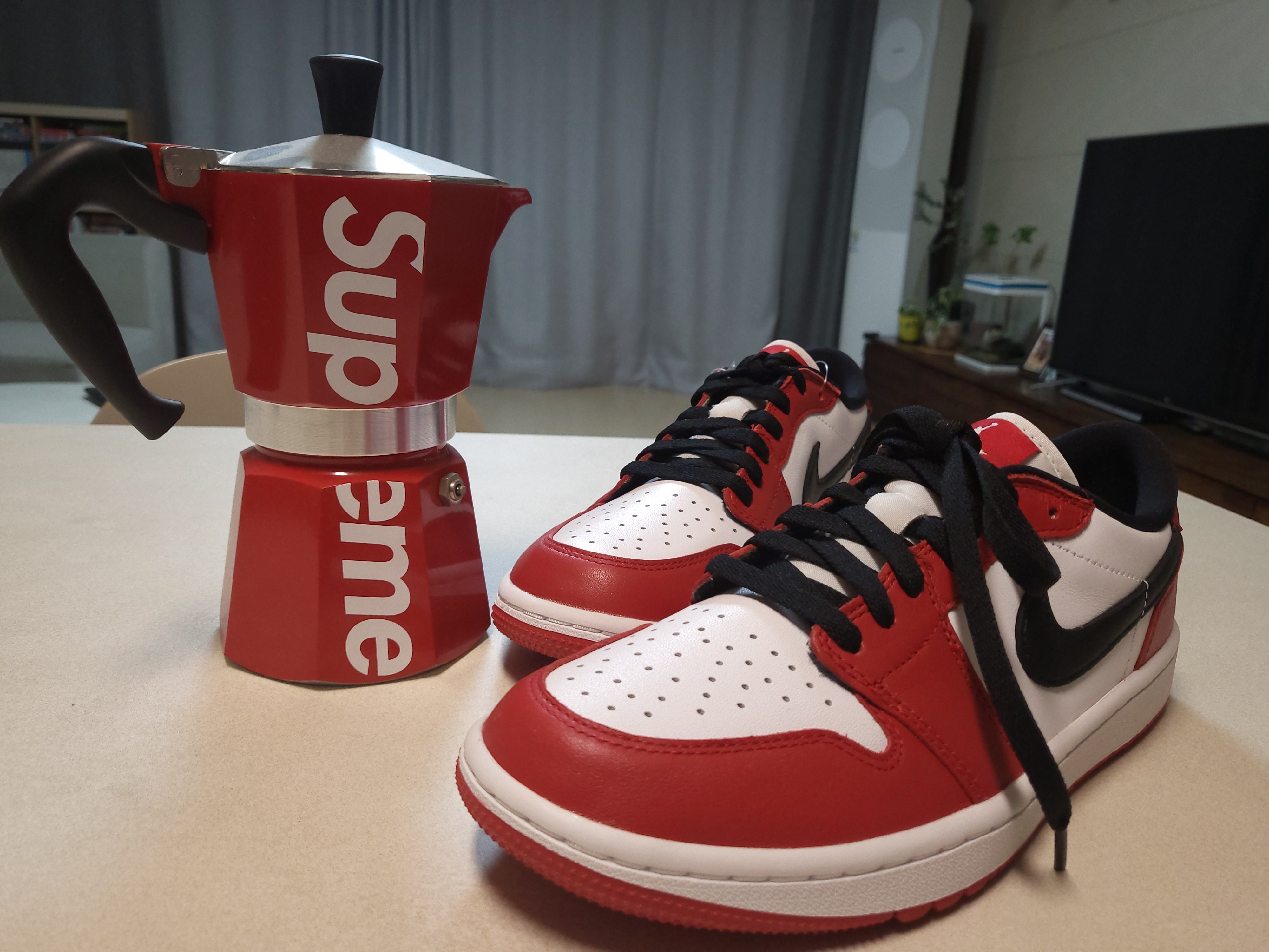 Jordan 1 Low Golf Chicago, Supreme Bialetti Moka Express Red - 19SS 착용 스타일