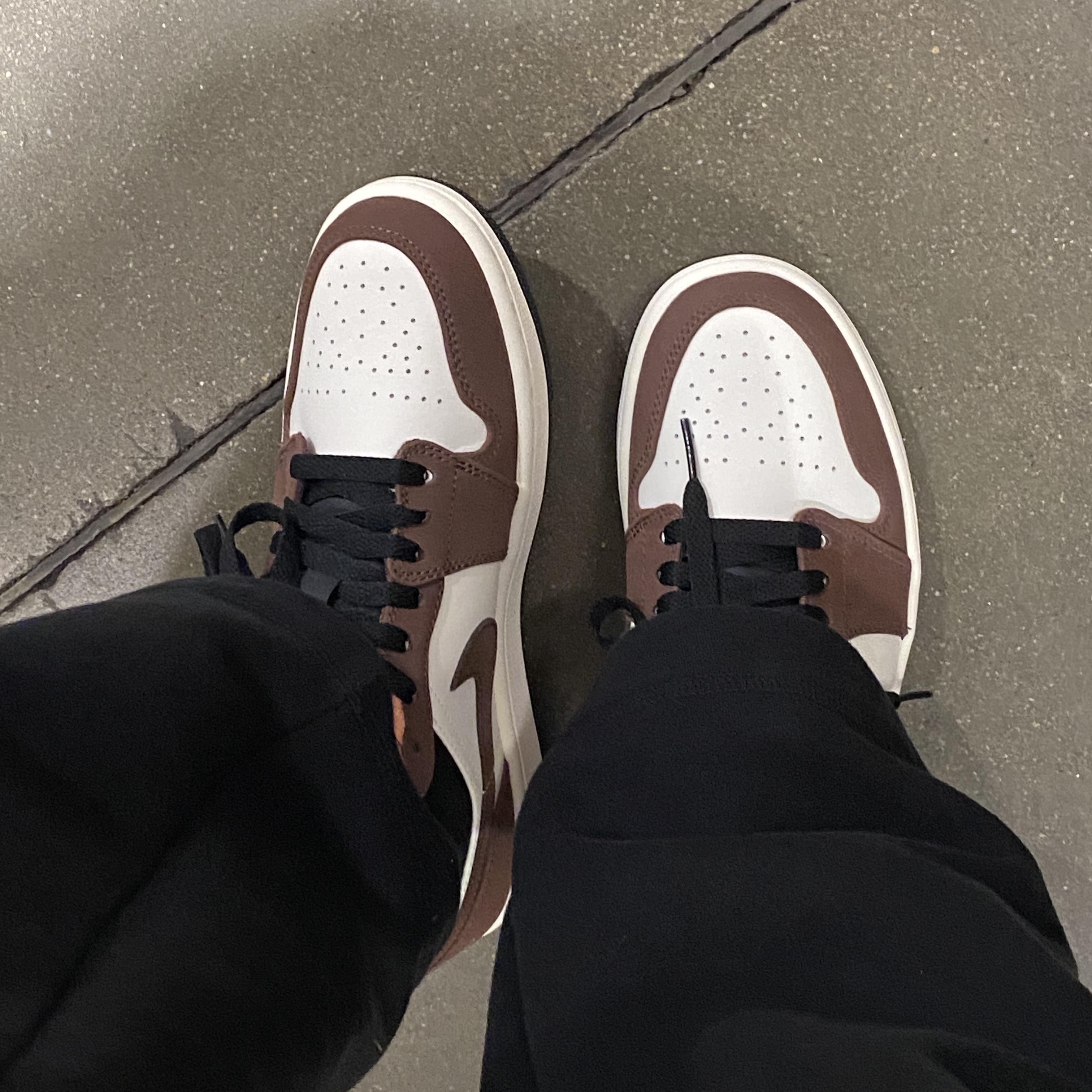 Jordan 1 Low SE Chocolate Bliss 착용 스타일 - 1