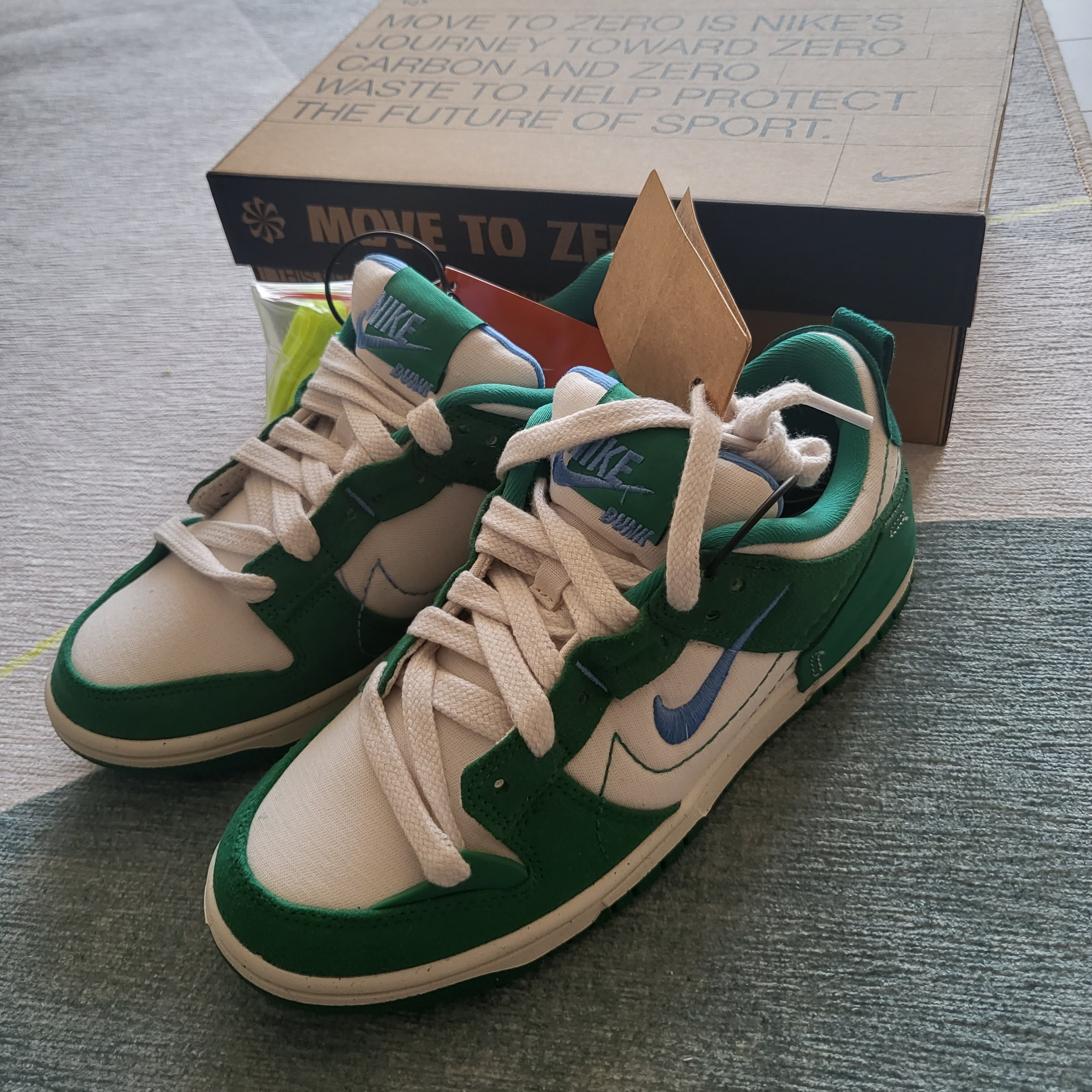 (W) Nike Dunk Low Disrupt 2 Phantom University Blue 착용 스타일 - 1