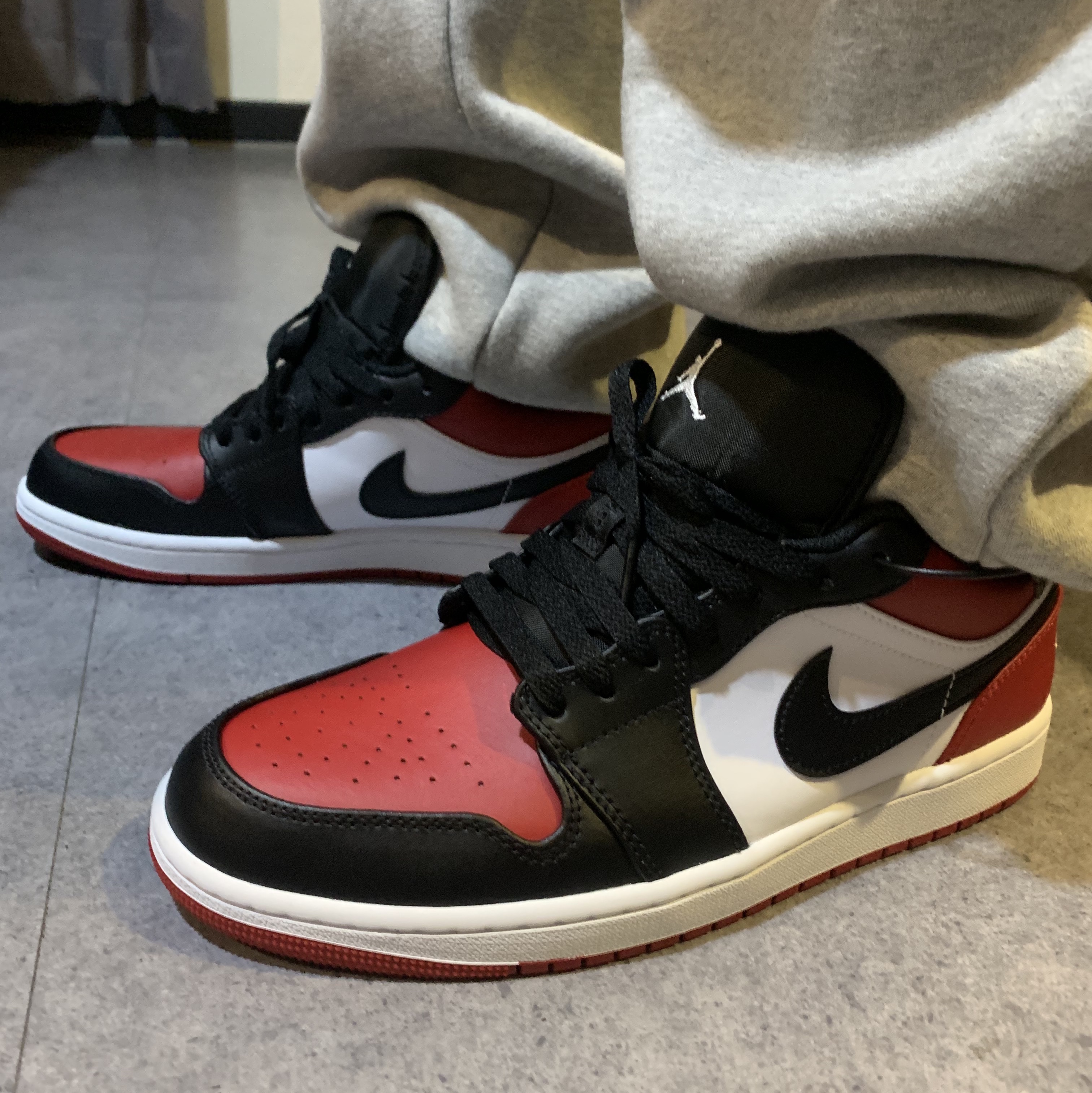 Jordan 1 Low Bred Toe, (GS) Jordan 1 Low Bred Toe 착용 스타일 - 3