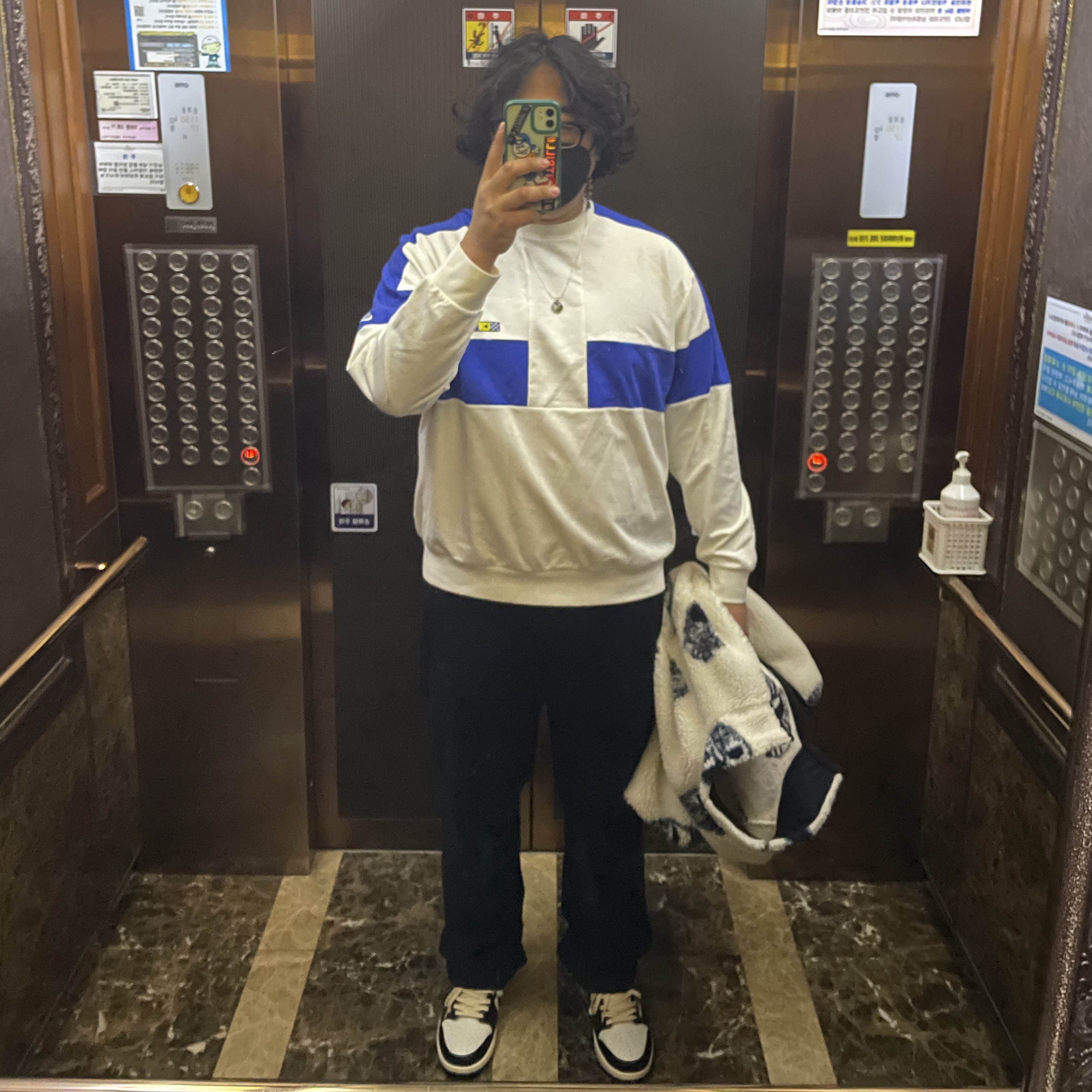 Jordan 1 x Travis Scott x Fragment Retro Low OG SP Military Blue 착용 스타일 - 1