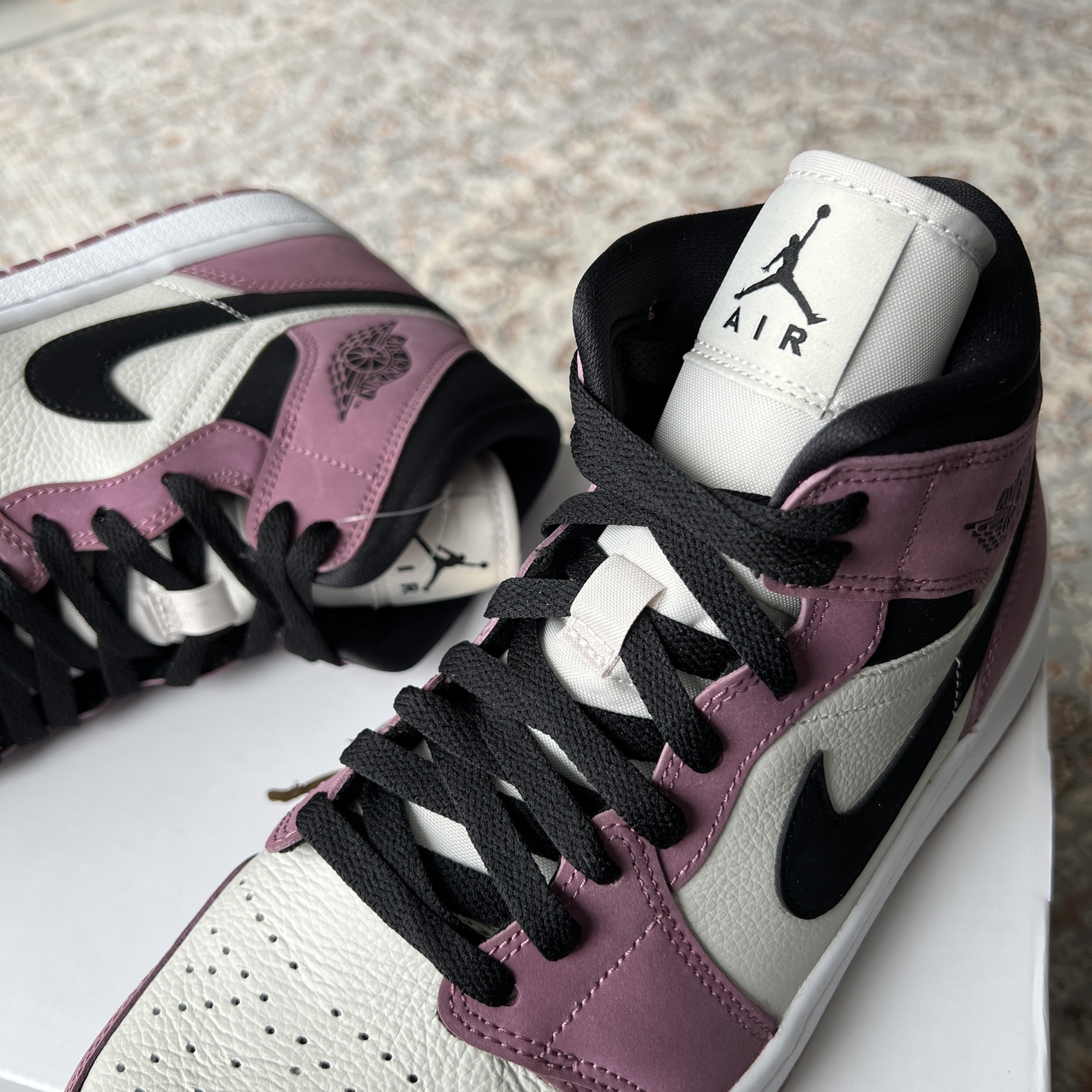(W) Jordan 1 Mid SE Light Mulberry 착용 스타일 - 3