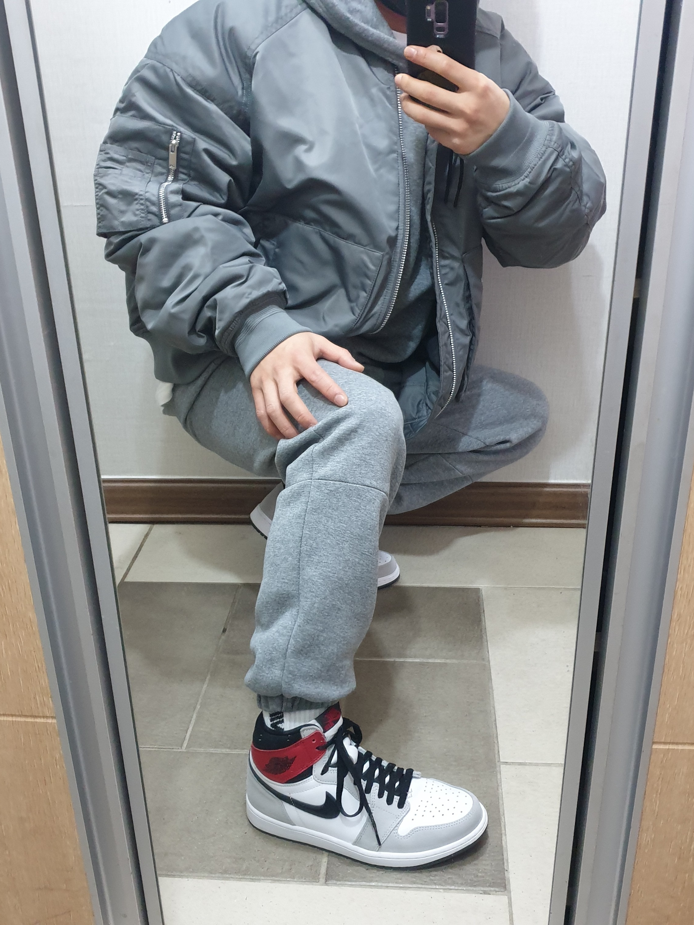 Jordan 1 Retro High OG Light Smoke Grey 착용 스타일 - 1