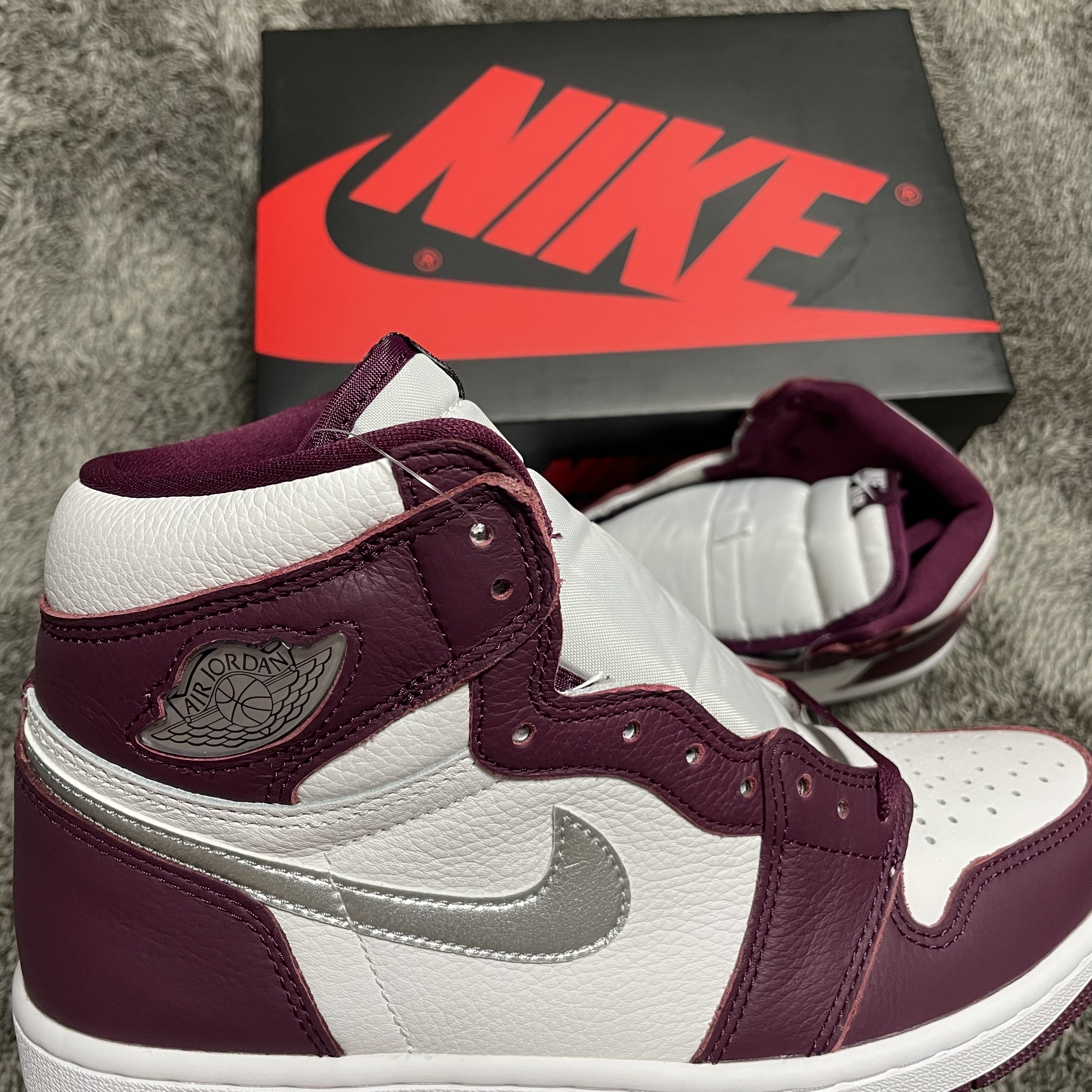 Jordan 1 Retro High OG Bordeaux 착용 스타일 - 2