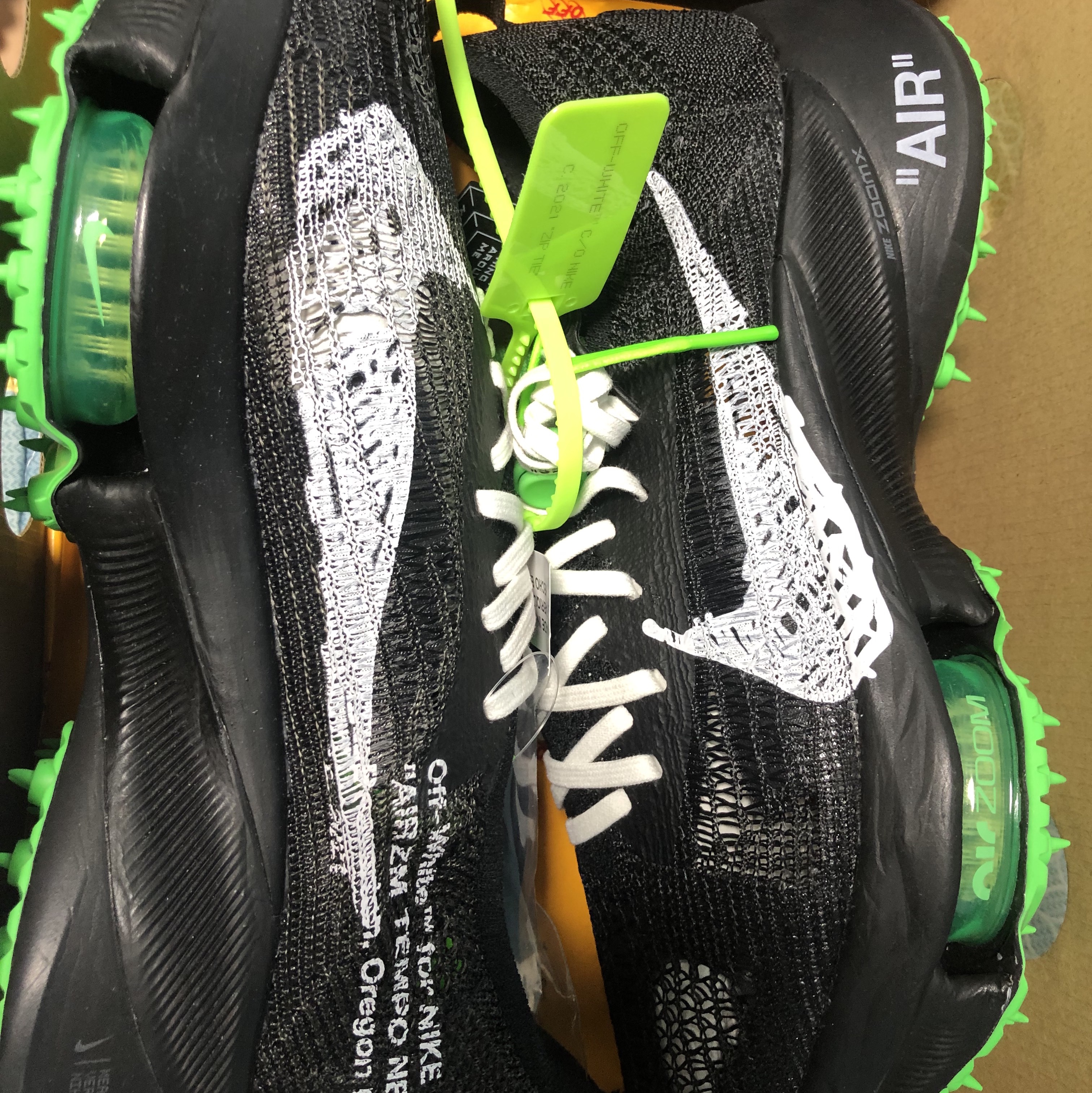 Nike x Off-White Air Zoom Tempo Next% Black 착용 스타일