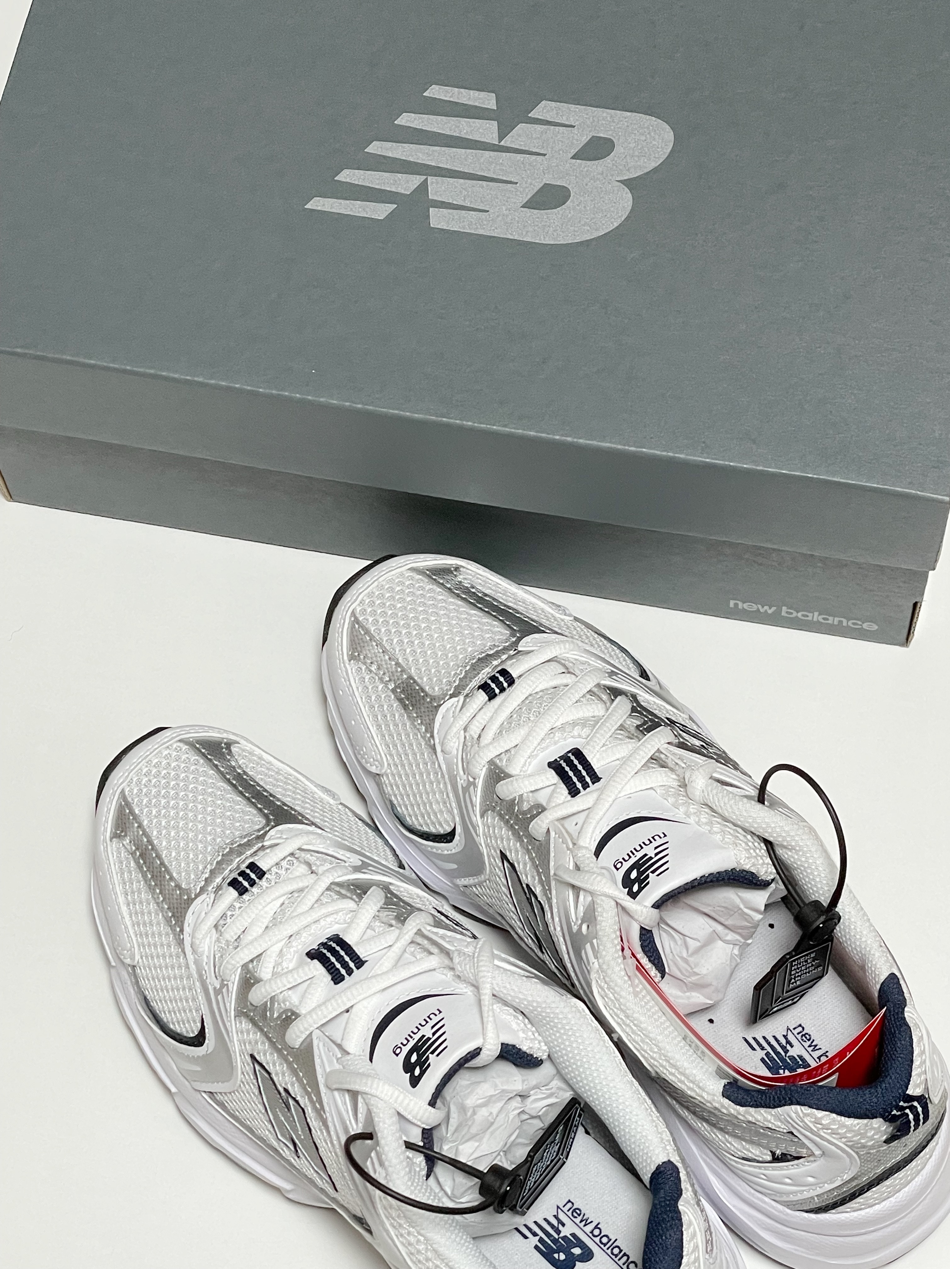 New Balance 530 White 착용 스타일