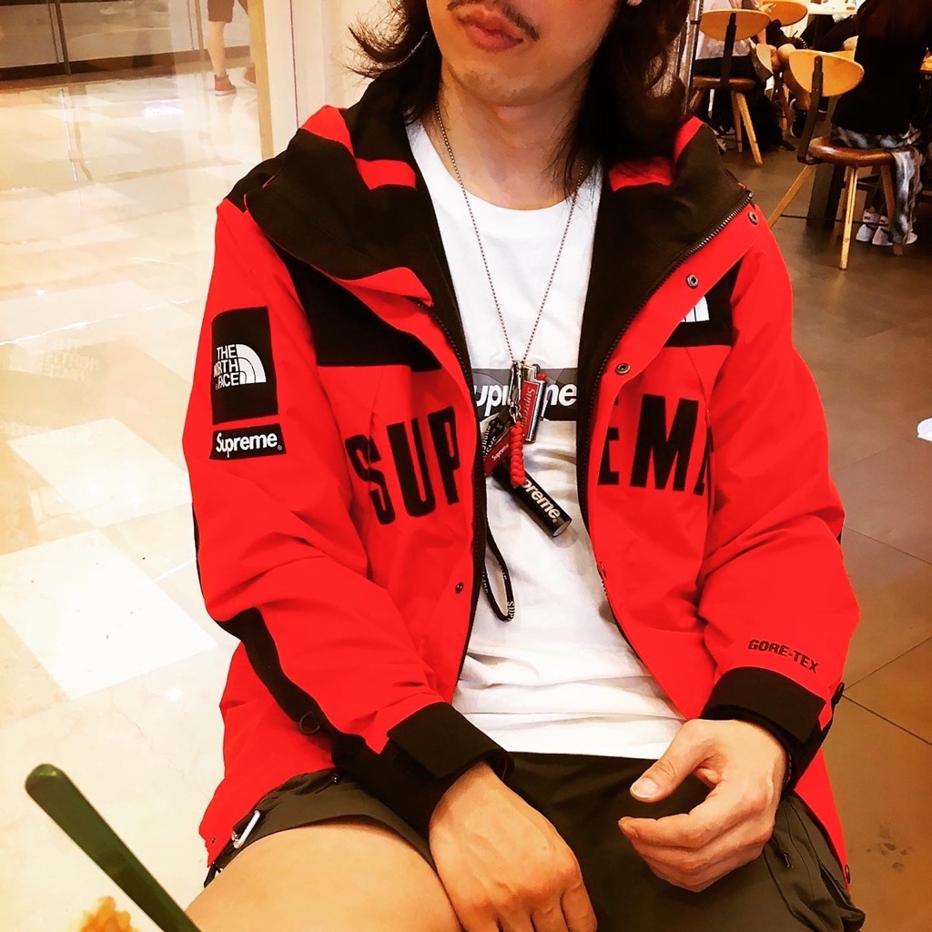 Supreme x The North Face Arc Logo Mountain Parka Red - 19SS, Supreme x Emilio Pucci Box Logo T-Shirt White Black - 21SS 착용 스타일
