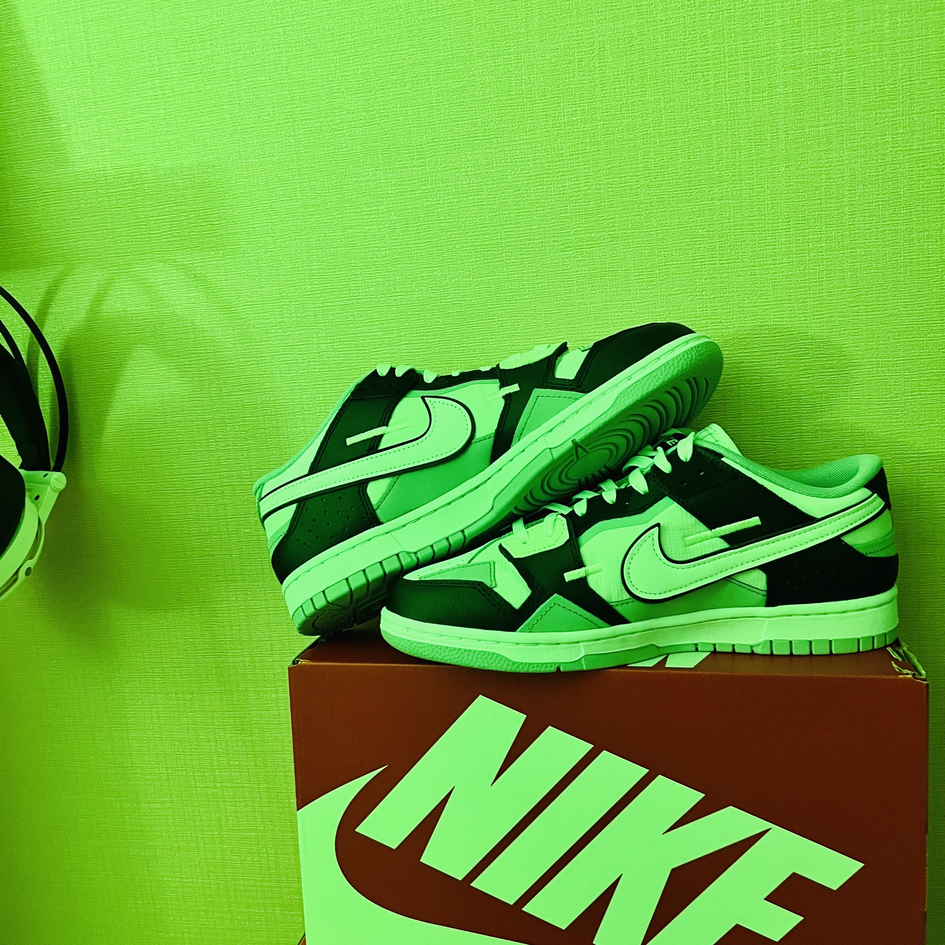 Nike Dunk Scrap Black Lemon Twist 착용 스타일