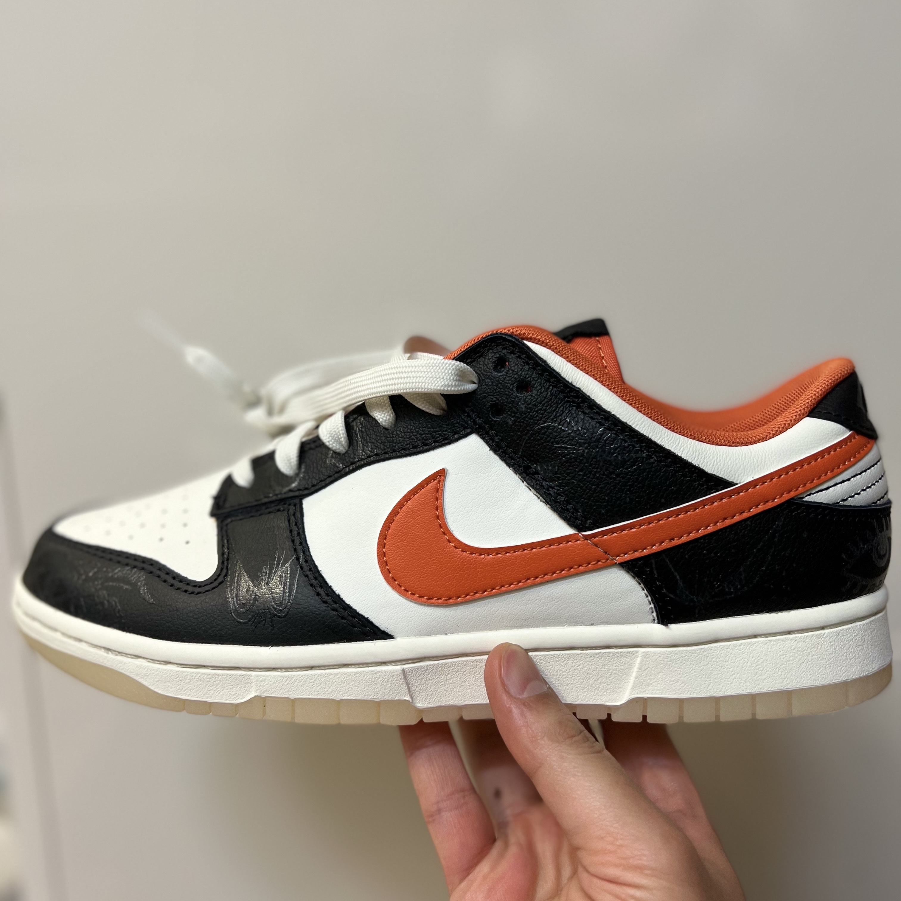 Nike Dunk Low Retro PRM Halloween 착용 스타일