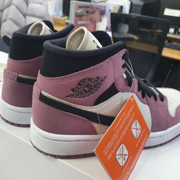 (W) Jordan 1 Mid SE Light Mulberry 착용 스타일 - 2