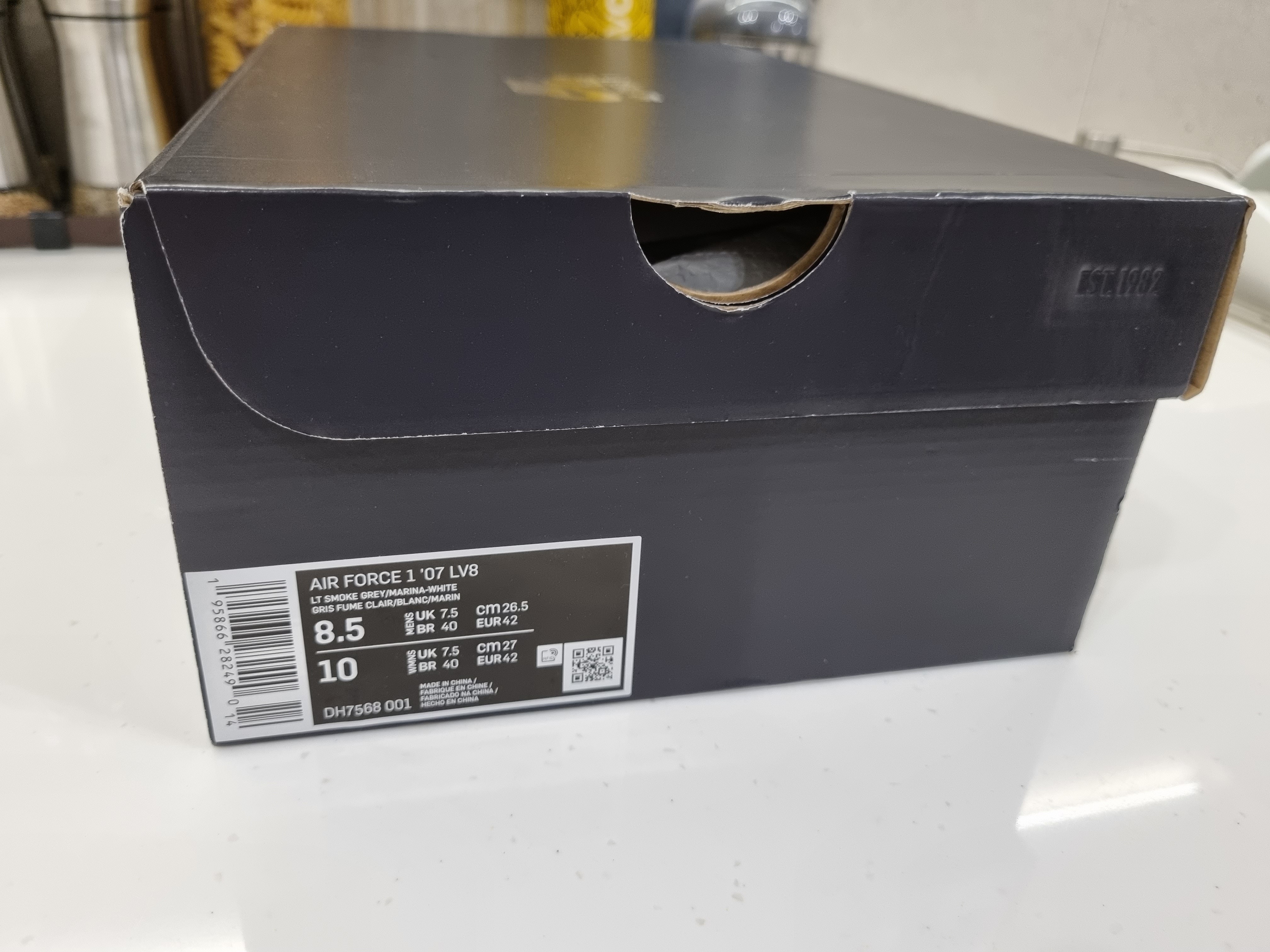 Nike Air Force 1 '07 LV8 Athletic Club Light Smoke Grey Marina 착용 스타일 - 4