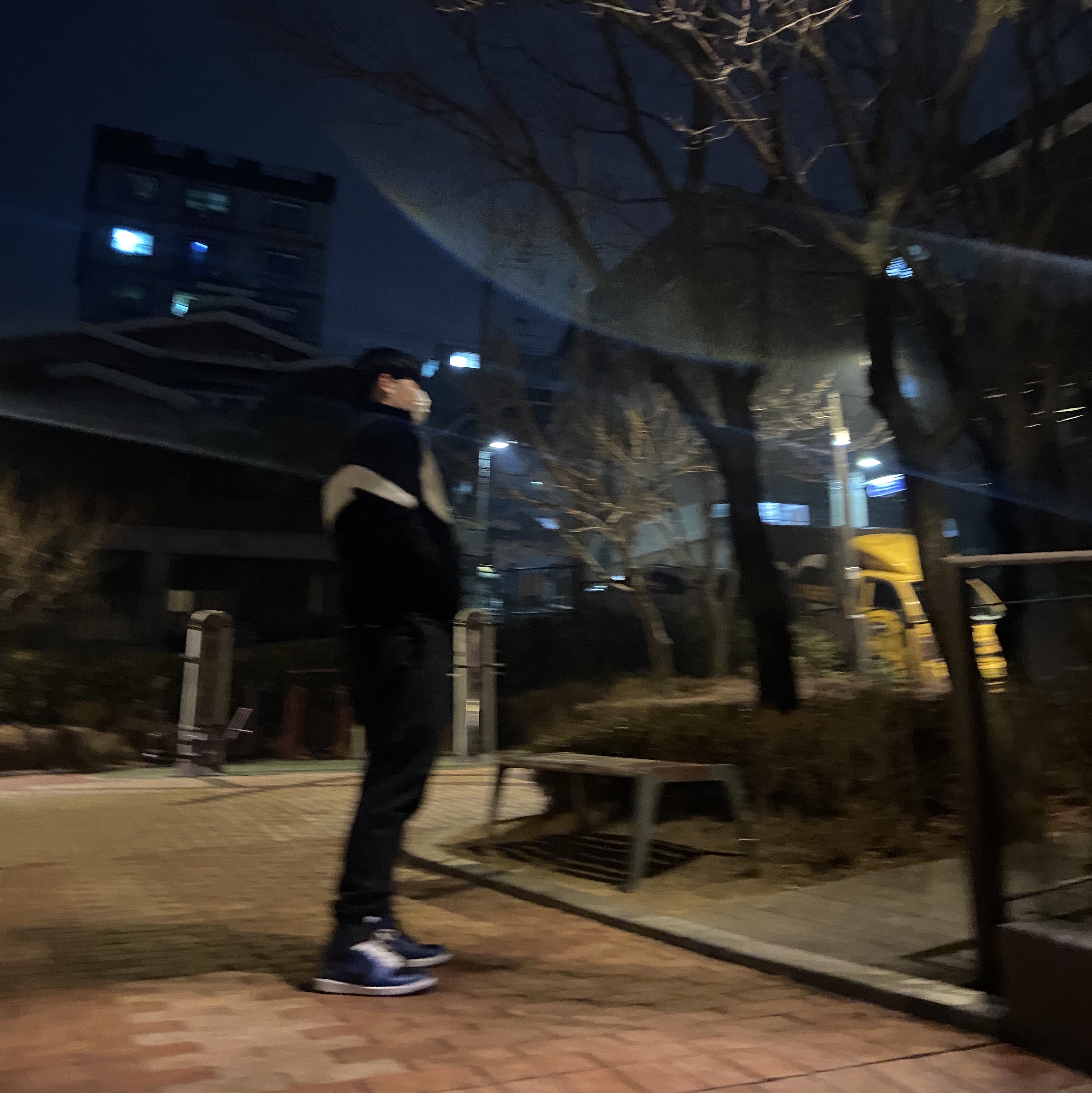 Jordan 1 Retro High OG Dark Marina Blue, Nike Big Swoosh Full Zip Jacket Black Sail 착용 스타일