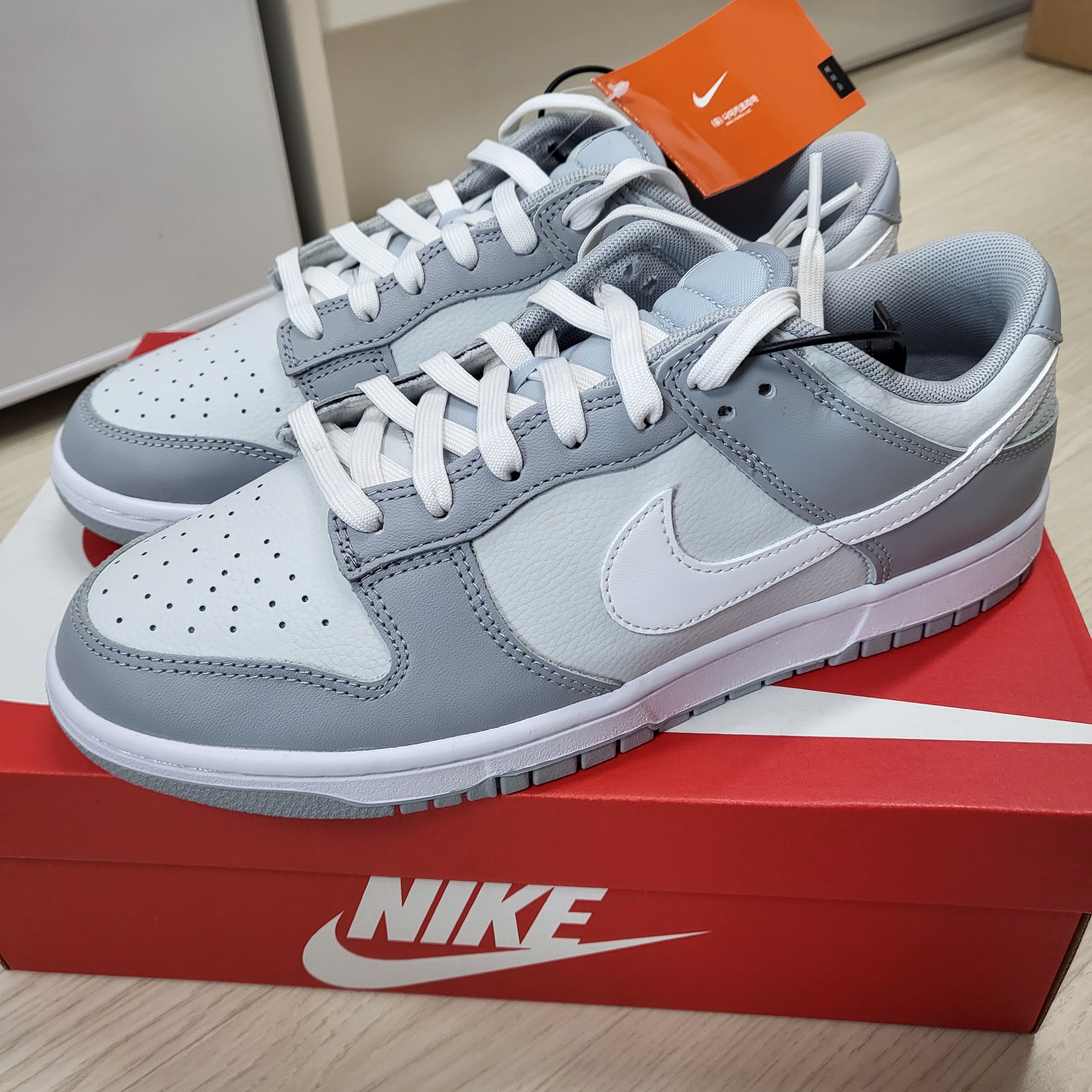 Nike Dunk Low Retro Wolf Grey 착용 스타일 - 2