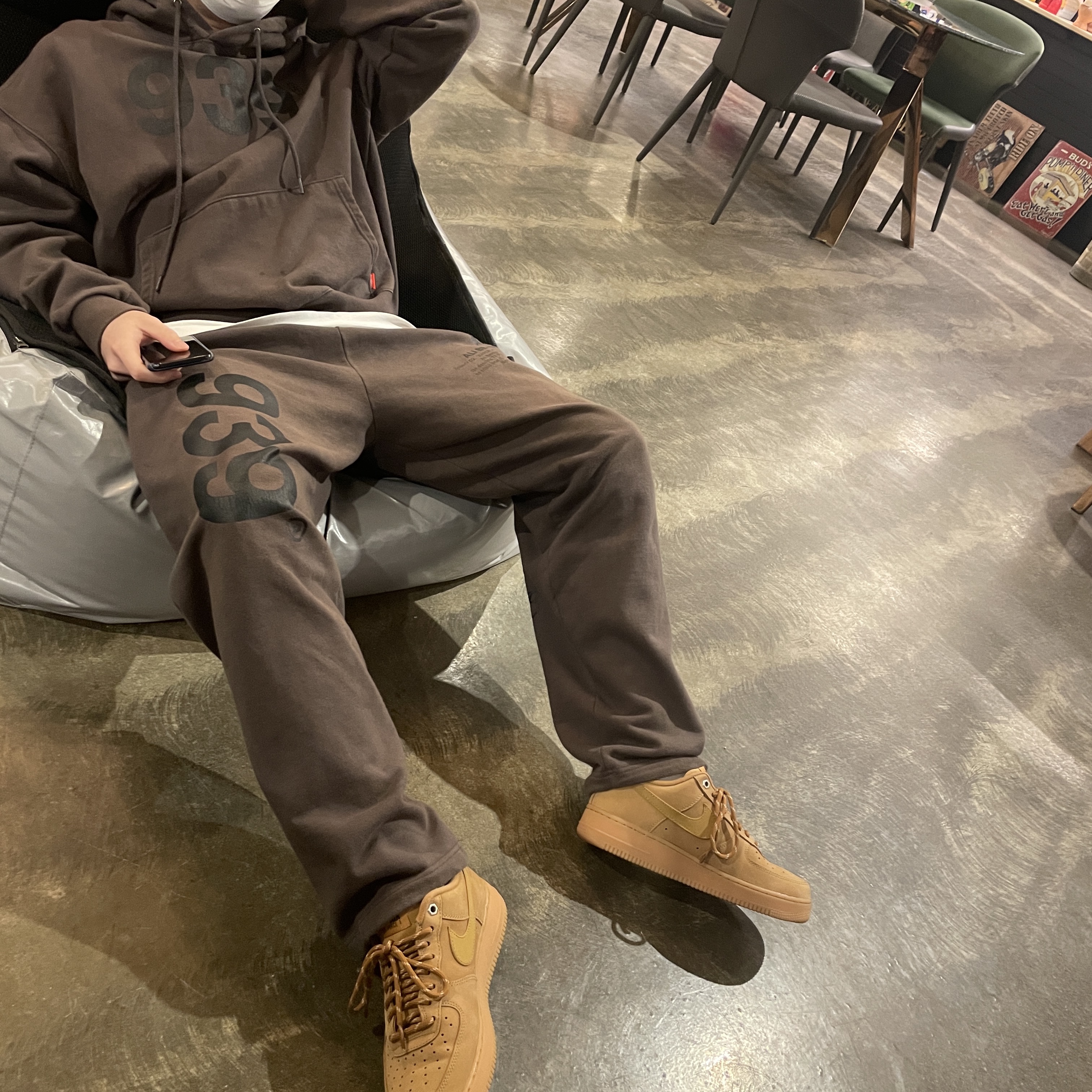 Nike Air Force 1 '07 WB Flax 착용 스타일