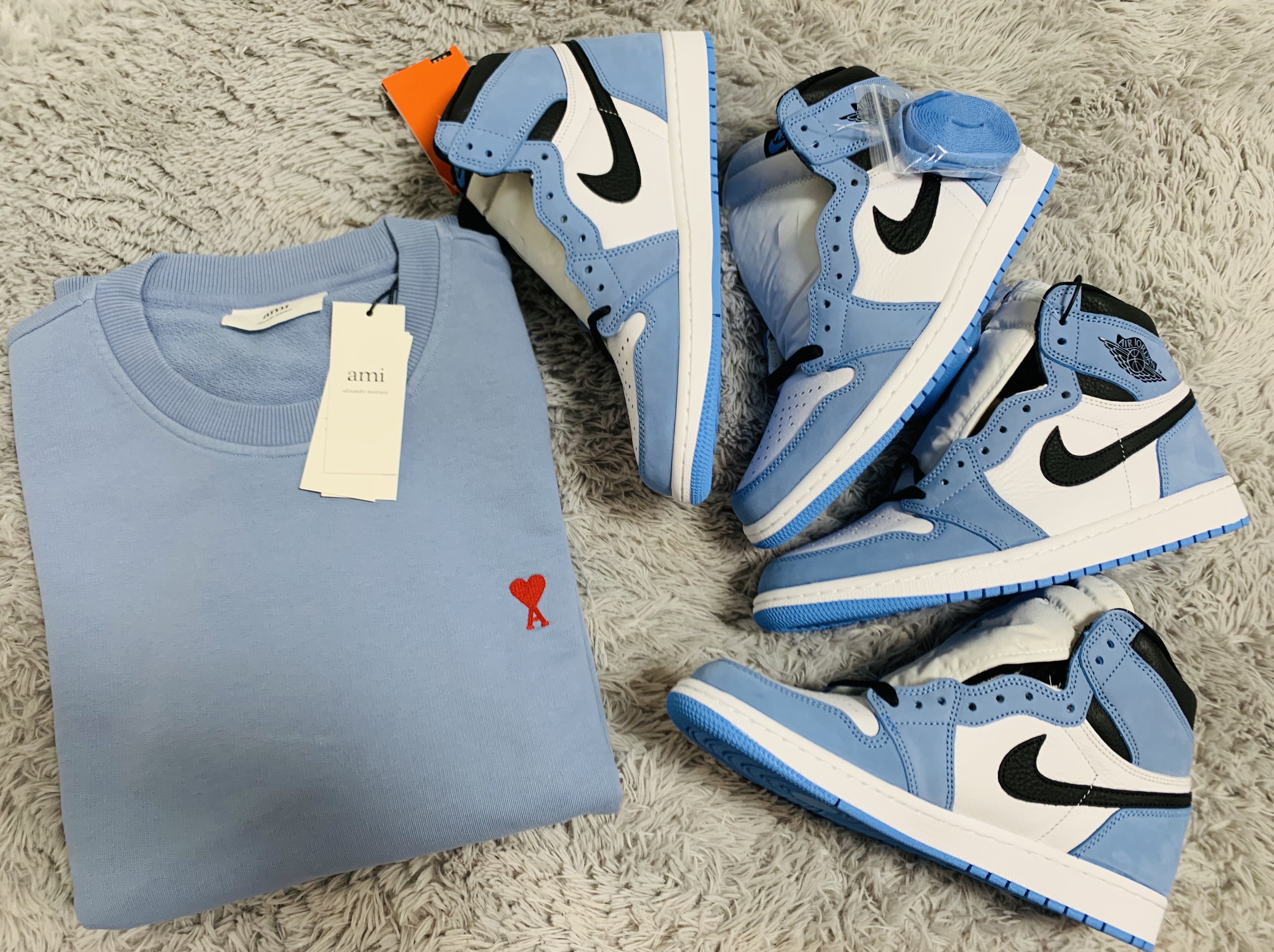 Jordan 1 Retro High OG University Blue 착용 스타일