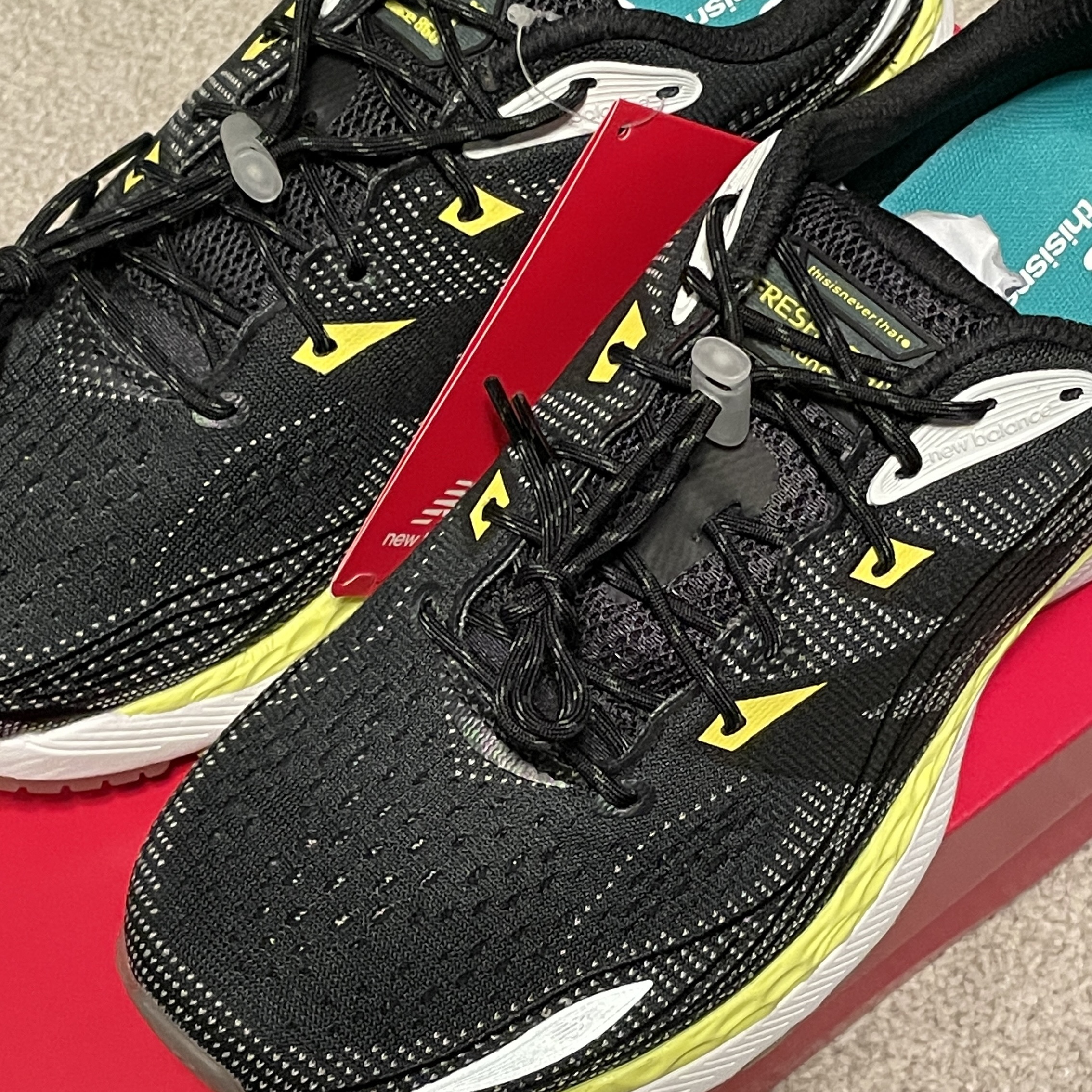 New Balance x Thisisneverthat Fresh Foam 860v2 Black - 2E Wide 착용 스타일 - 2
