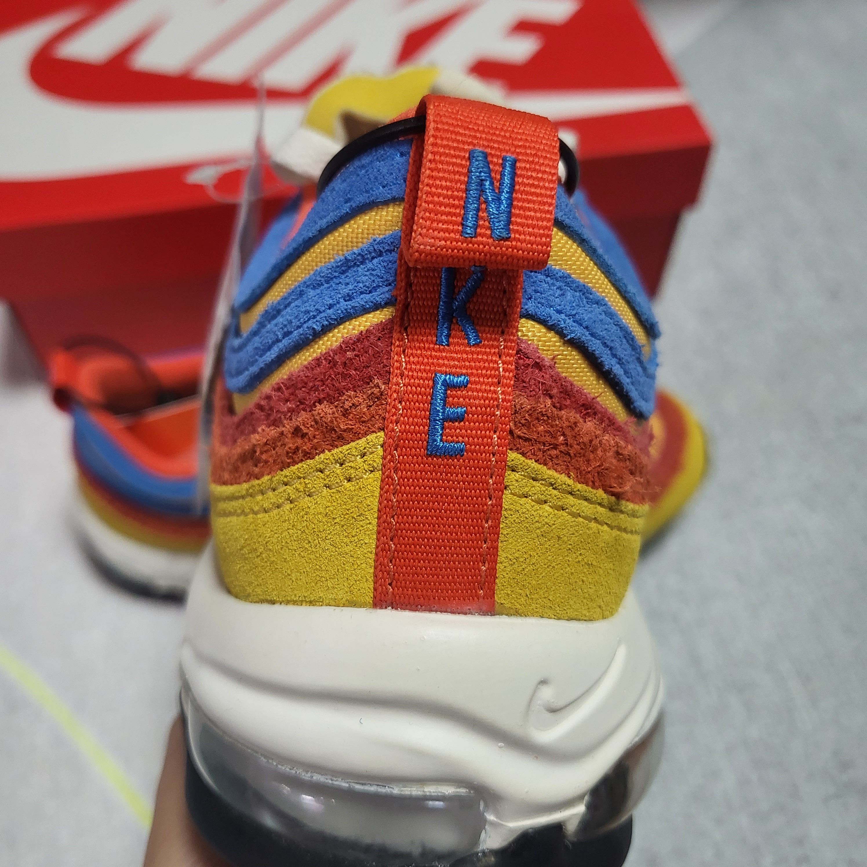 Nike Air Max 97 SE Air Max Running Club Pollen Orange 착용 스타일 - 1
