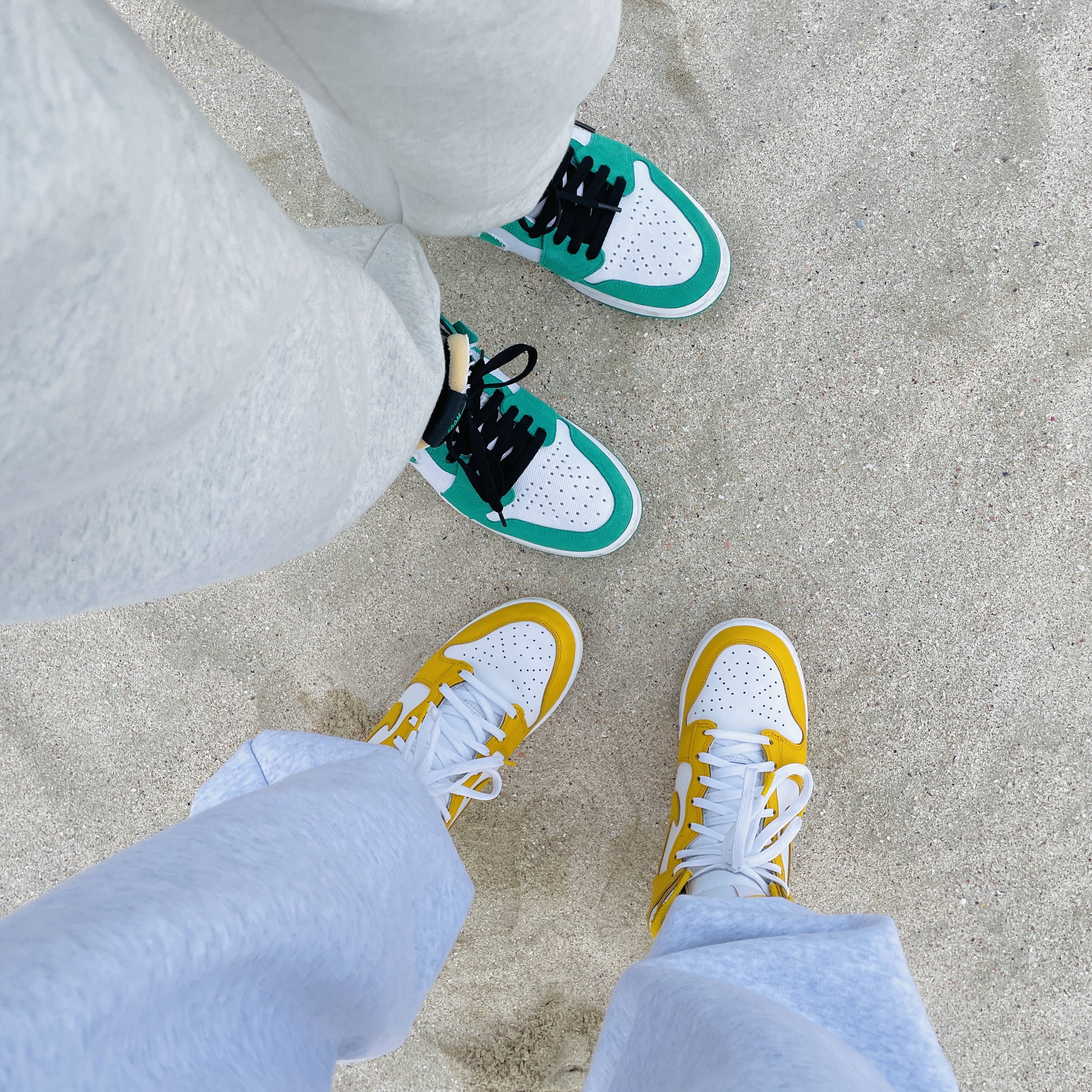 Jordan 1 Zoom Air CMFT Stadium Green, (W) Nike Dunk High Dark Sulfur 착용 스타일