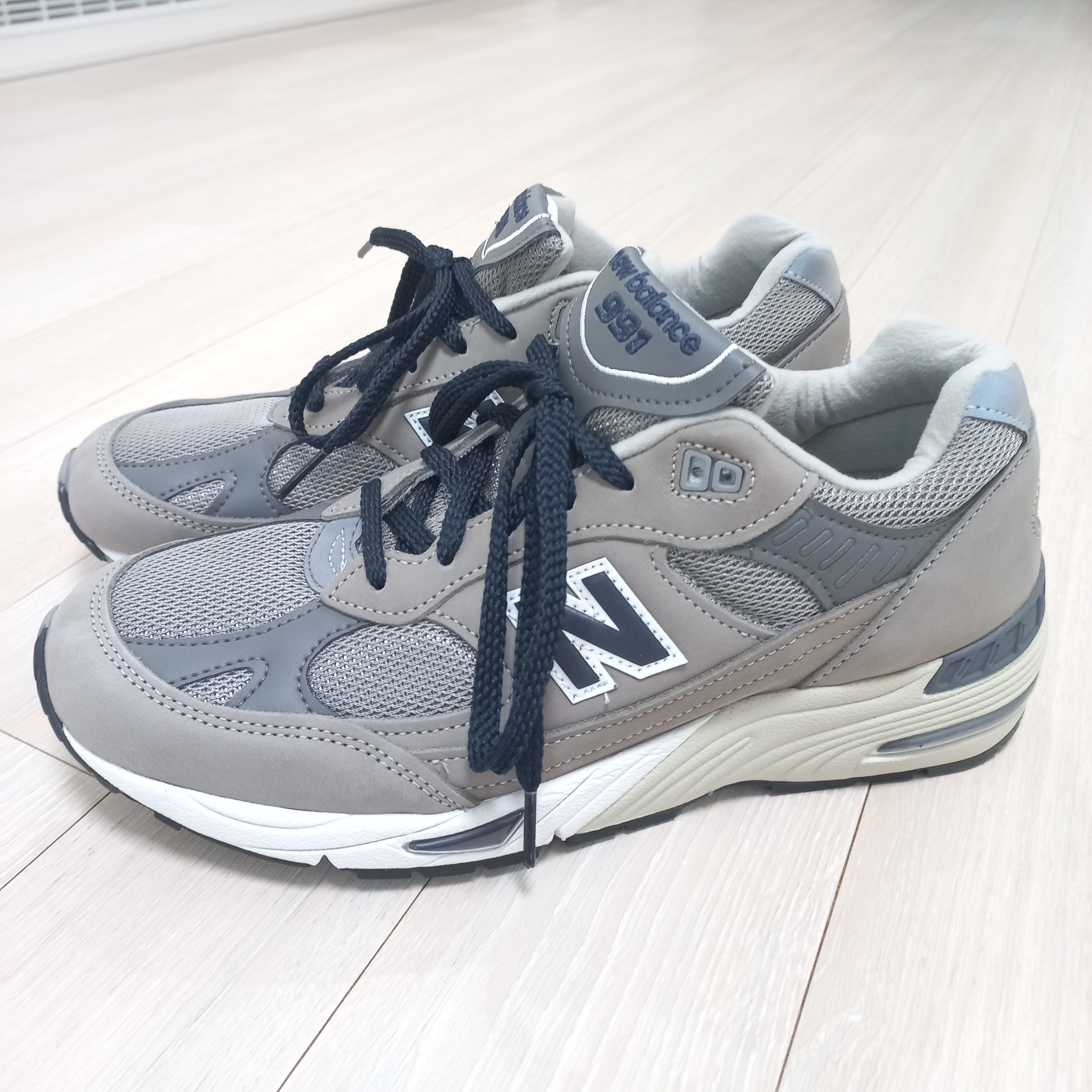 New Balance 991 Made in UK 20th Anniversary Grey 착용 스타일