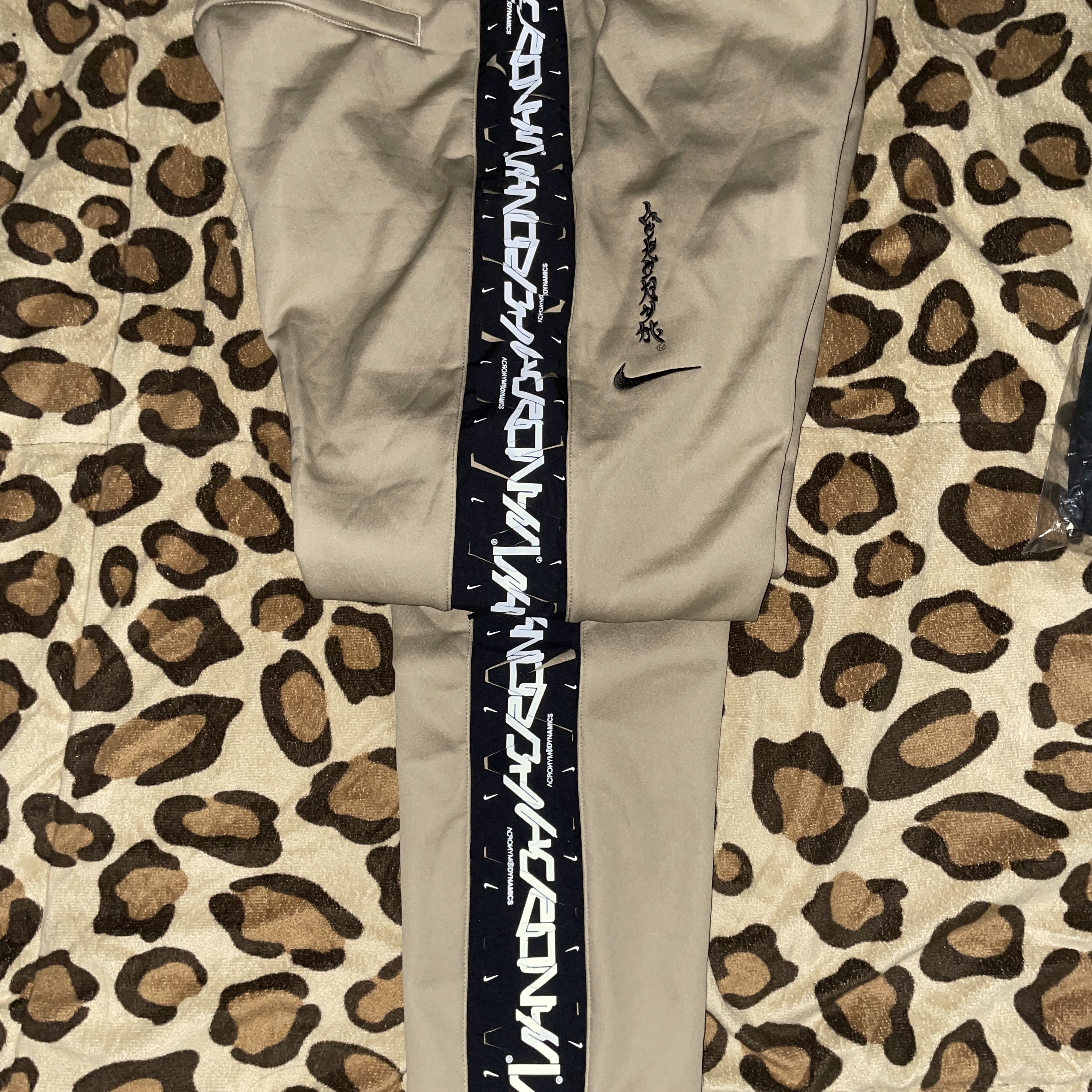 Nike x Acronym NRG Knit Pants Khaki - Asia 착용 스타일 - 4