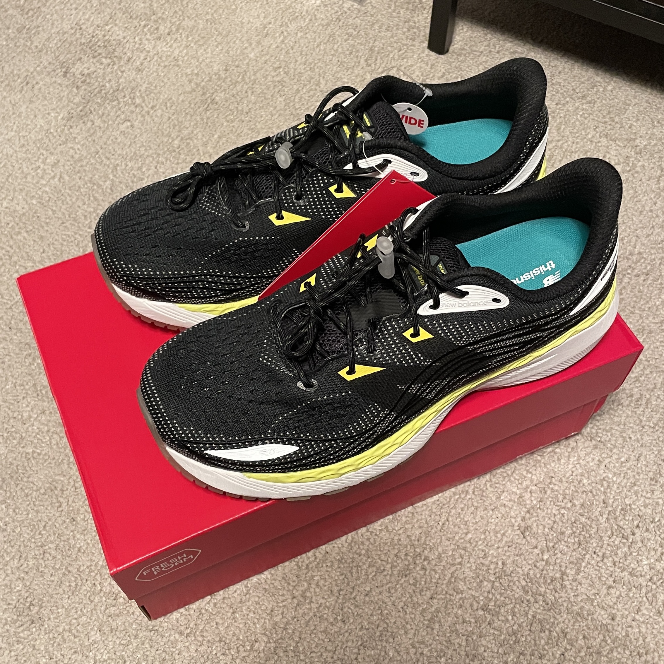 New Balance x Thisisneverthat Fresh Foam 860v2 Black - 2E Wide 착용 스타일 - 1