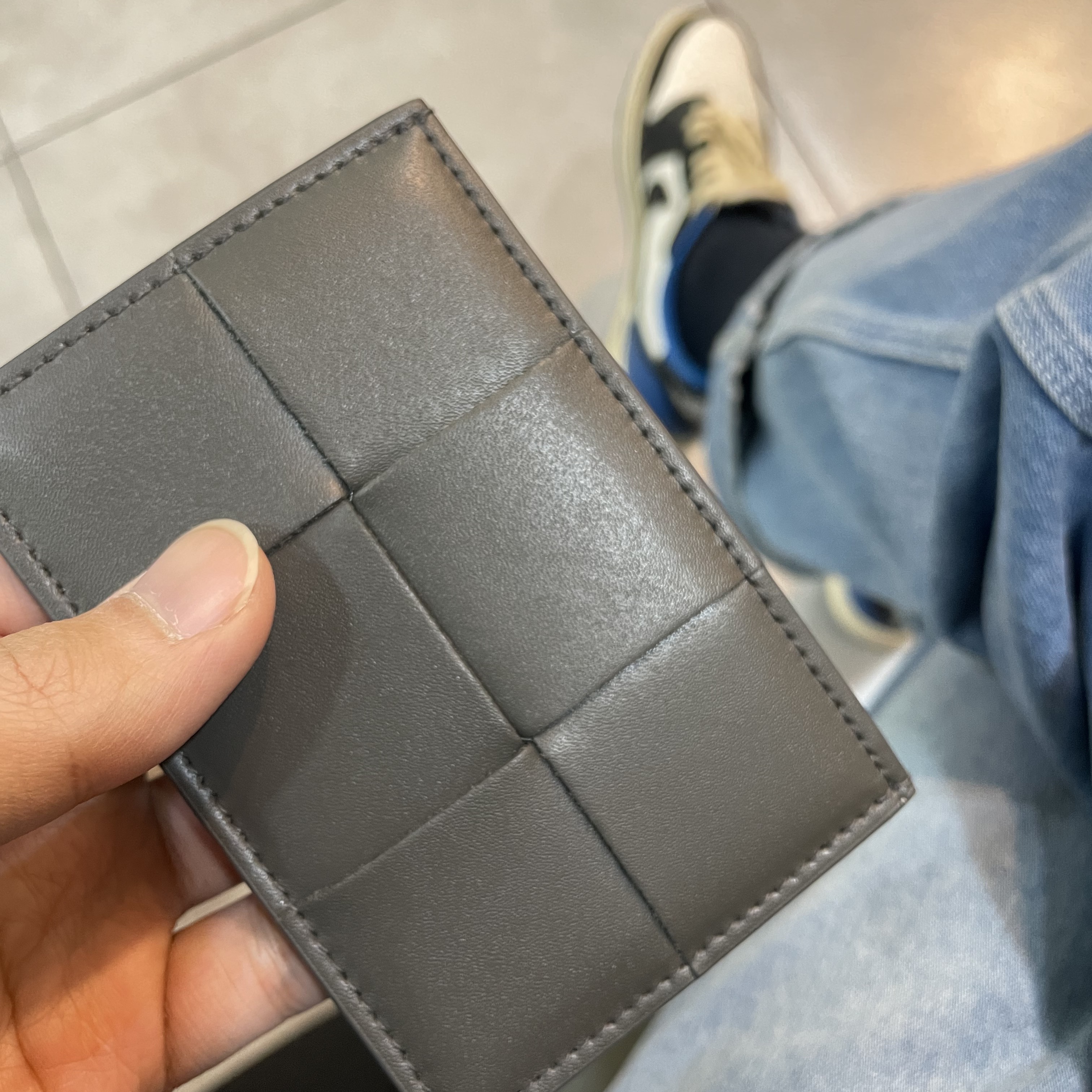 Bottega Veneta Credit Card Case Calfskin Light Graphite, Jordan 1 x Travis Scott x Fragment Retro Low OG SP Military Blue 착용 스타일