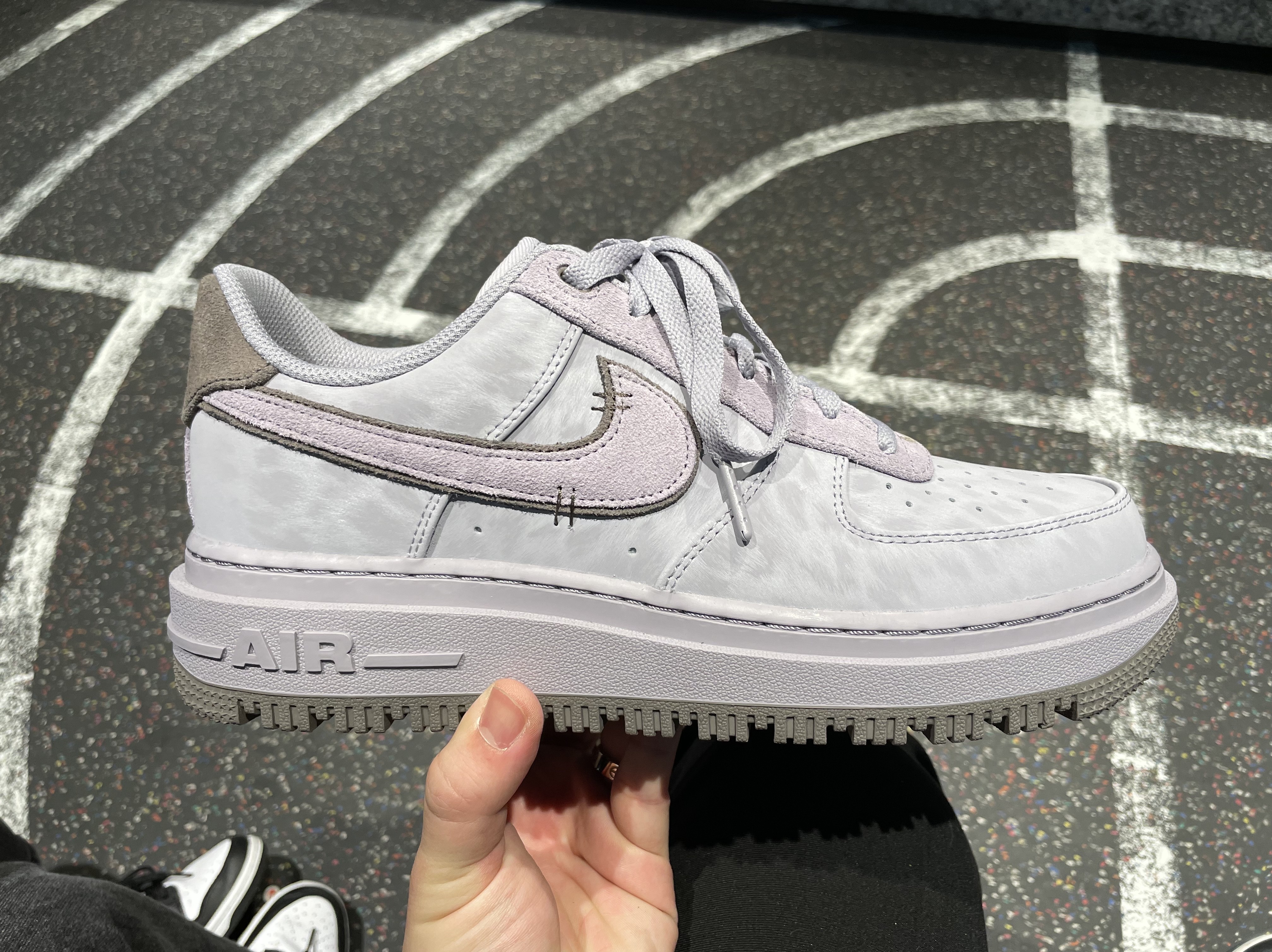 Nike Air Force 1 Luxe Provence Purple 착용 스타일
