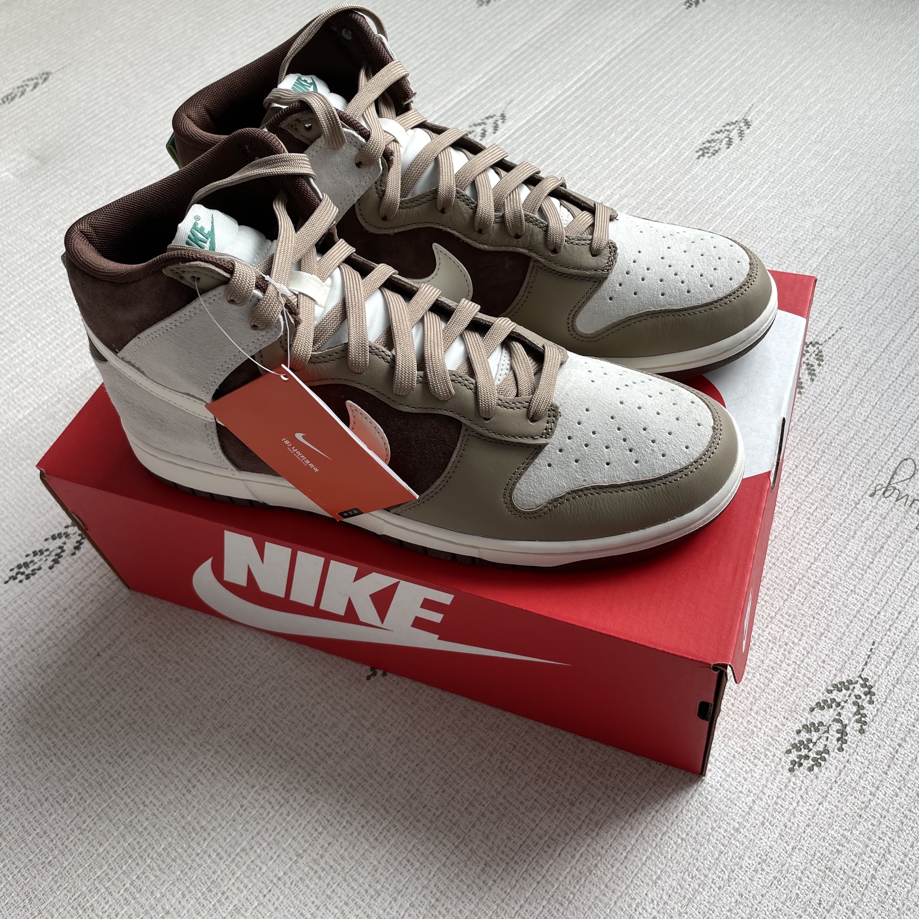 Nike Dunk High Retro PRM Light Chocolate 착용 스타일 - 2