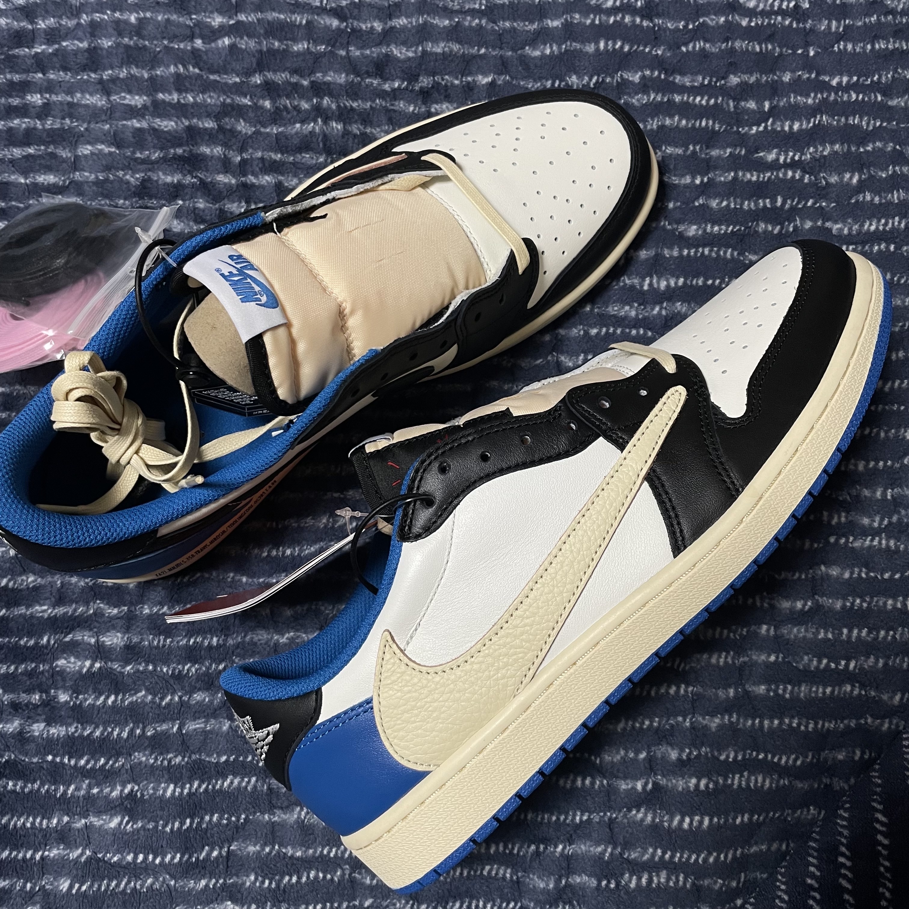 Jordan 1 x Travis Scott x Fragment Retro Low OG SP Military Blue 착용 스타일