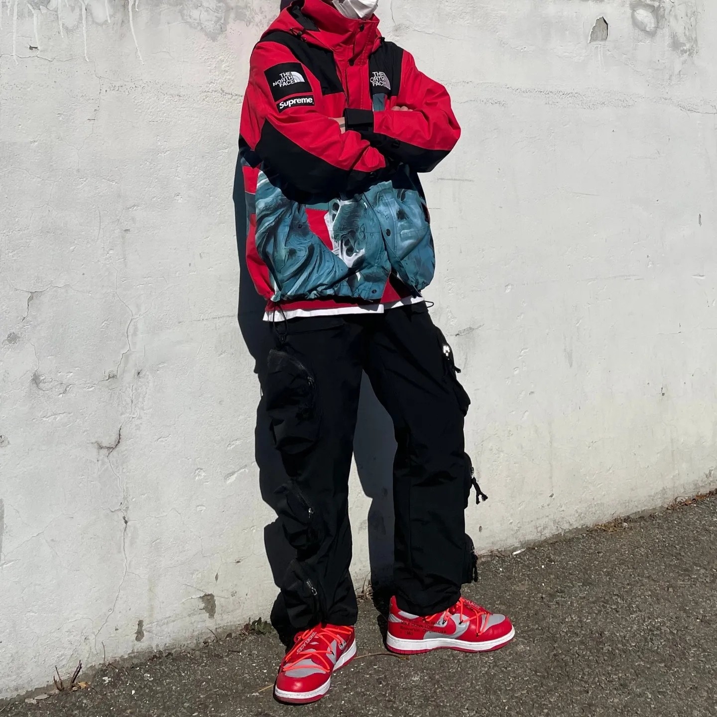 Nike x Off-White Dunk Low University Red, Supreme x The North Face Statue of Liberty Mountain Jacket Red - 19FW 착용 스타일 - 2