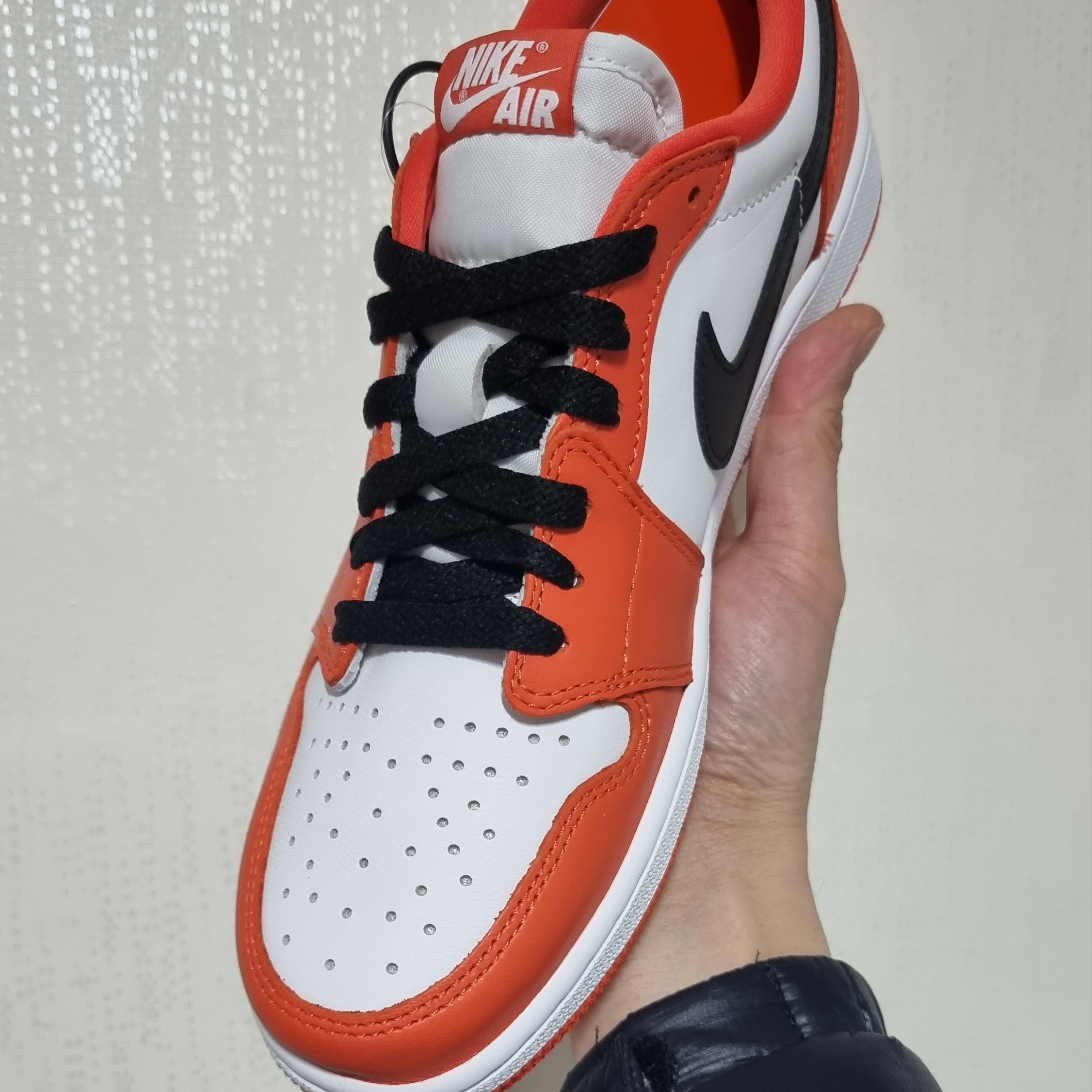 Jordan 1 Low OG Starfish 착용 스타일 - 2