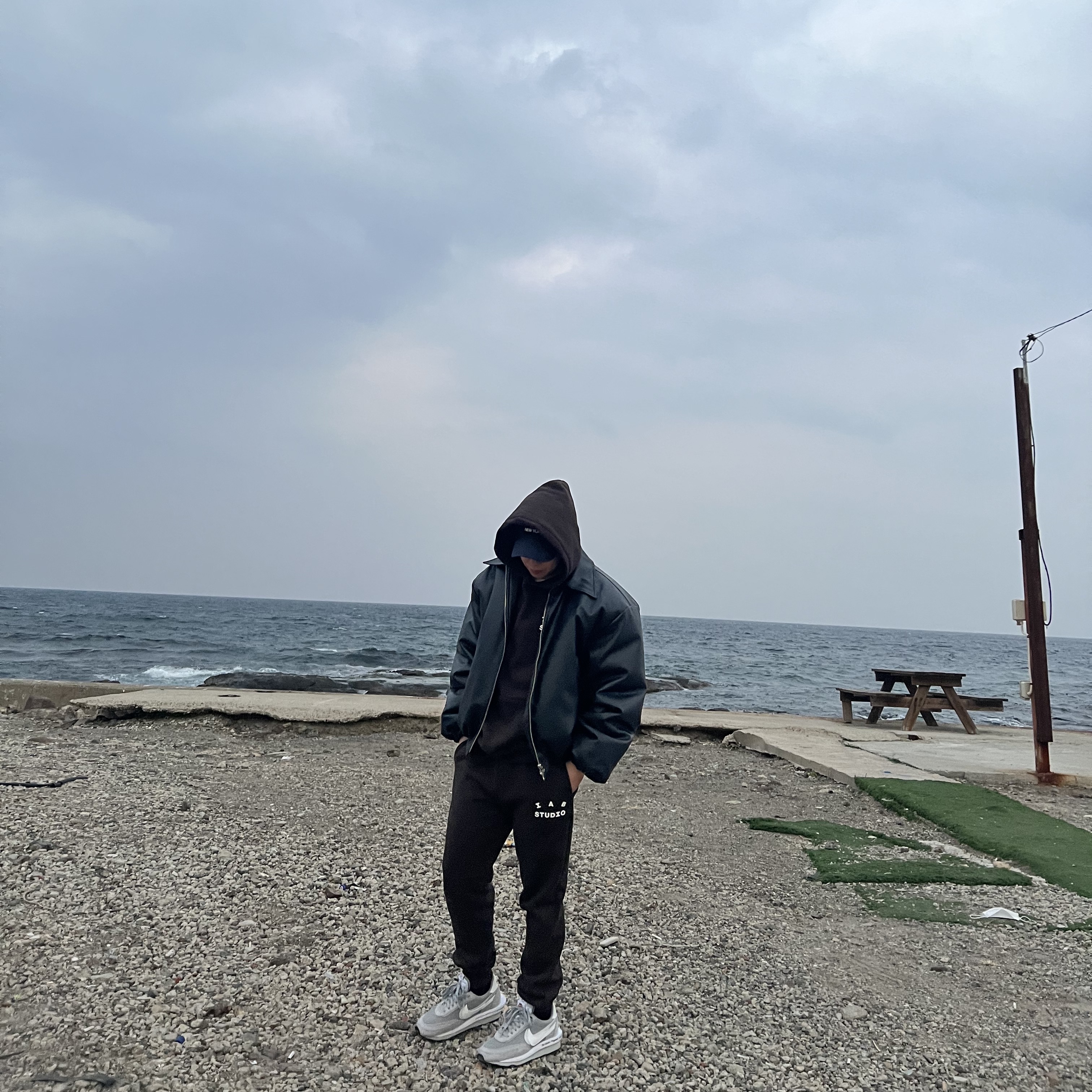 IAB Studio Hoodie Brown, IAB Studio Sweatpants Brown 착용 스타일
