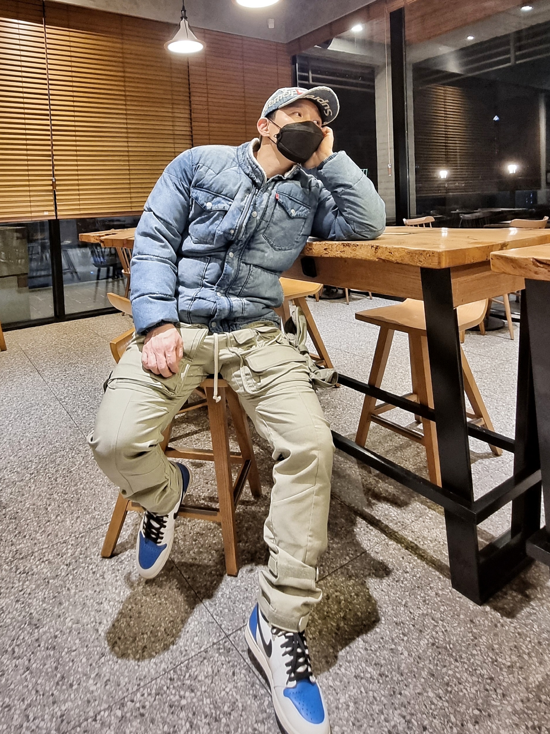 Supreme Frayed Logos Denim Camp Cap Blue - 21SS, Jordan 1 x Travis Scott x Fragment Retro High OG SP Military Blue 착용 스타일 - 1