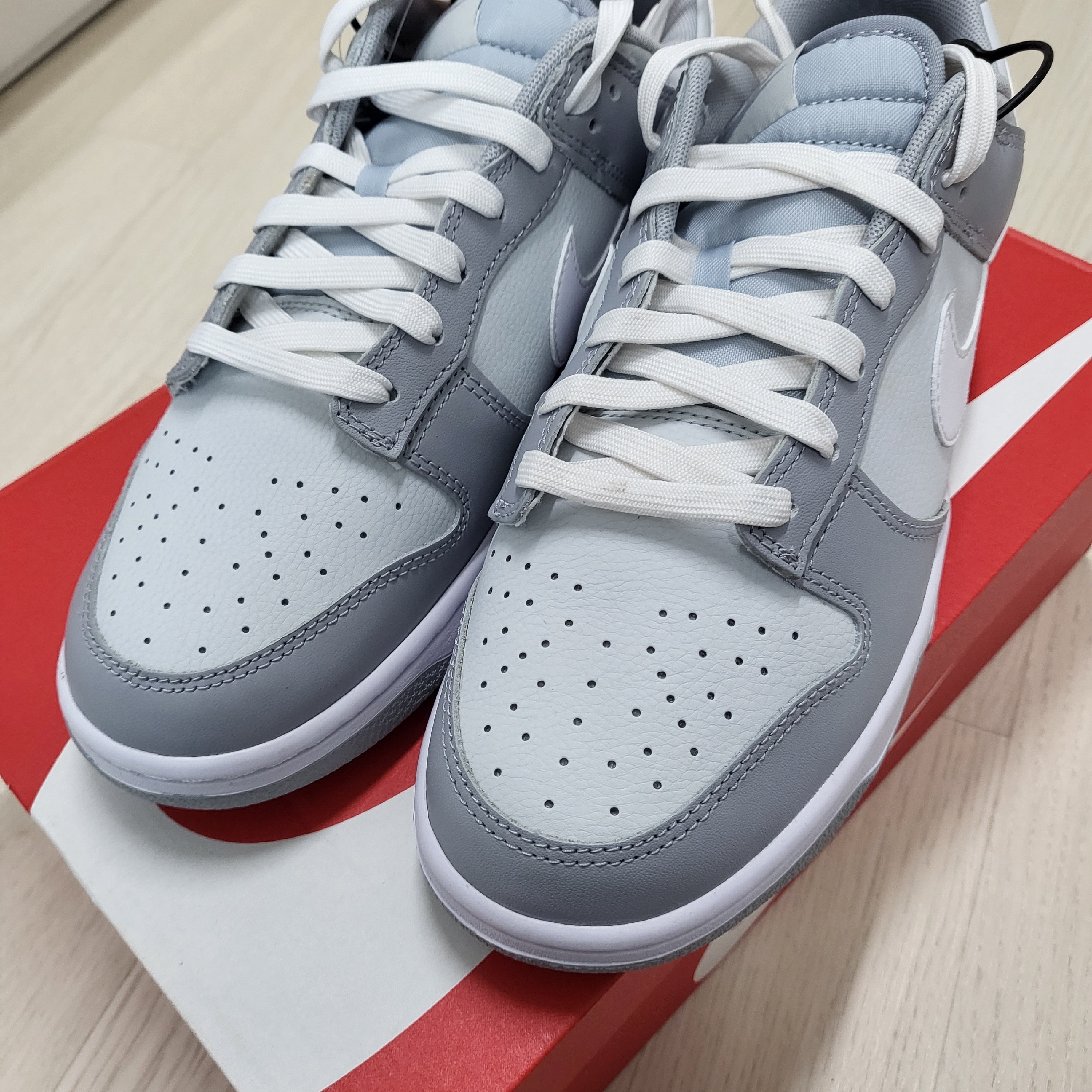 Nike Dunk Low Retro Wolf Grey 착용 스타일 - 3