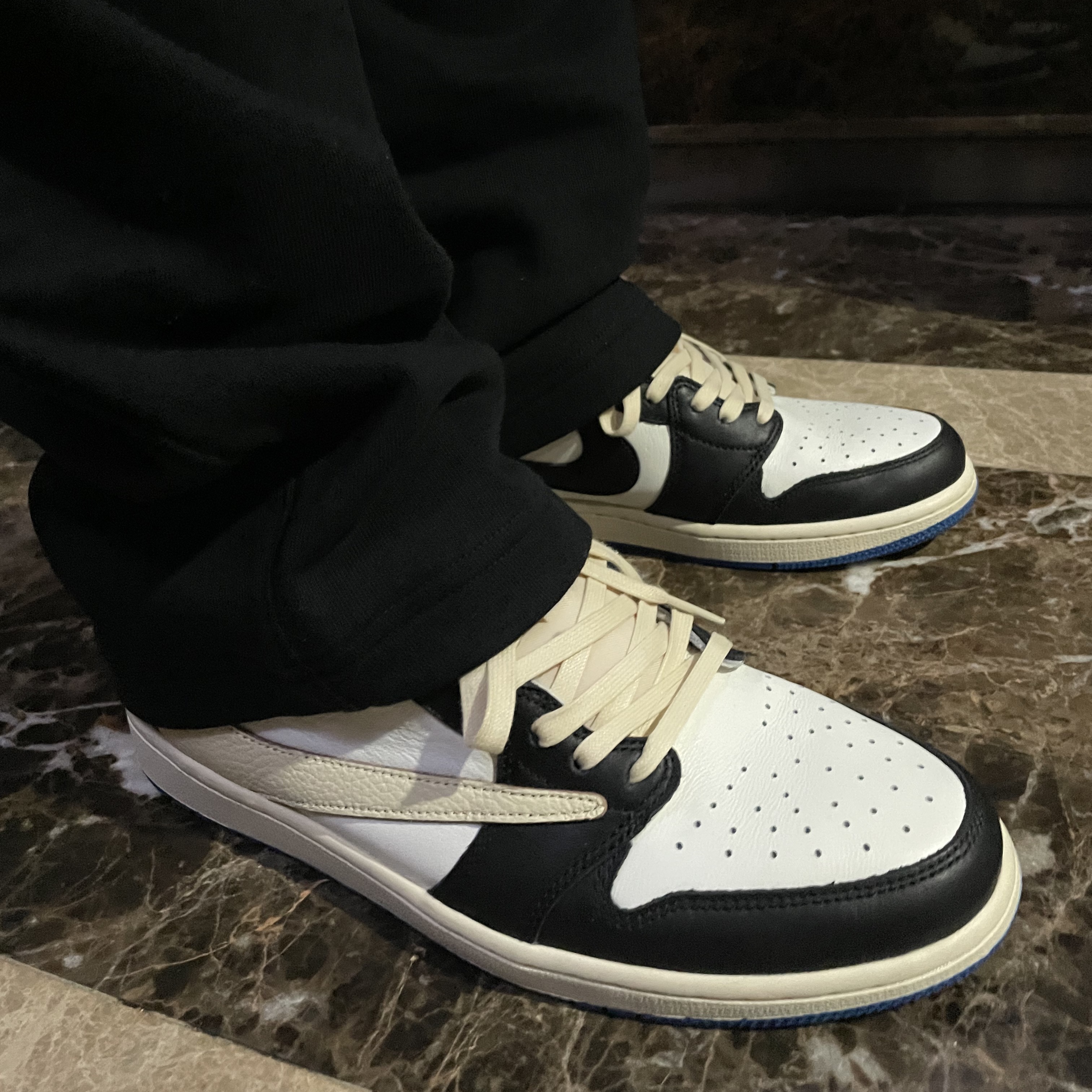 Jordan 1 x Travis Scott x Fragment Retro Low OG SP Military Blue 착용 스타일 - 2