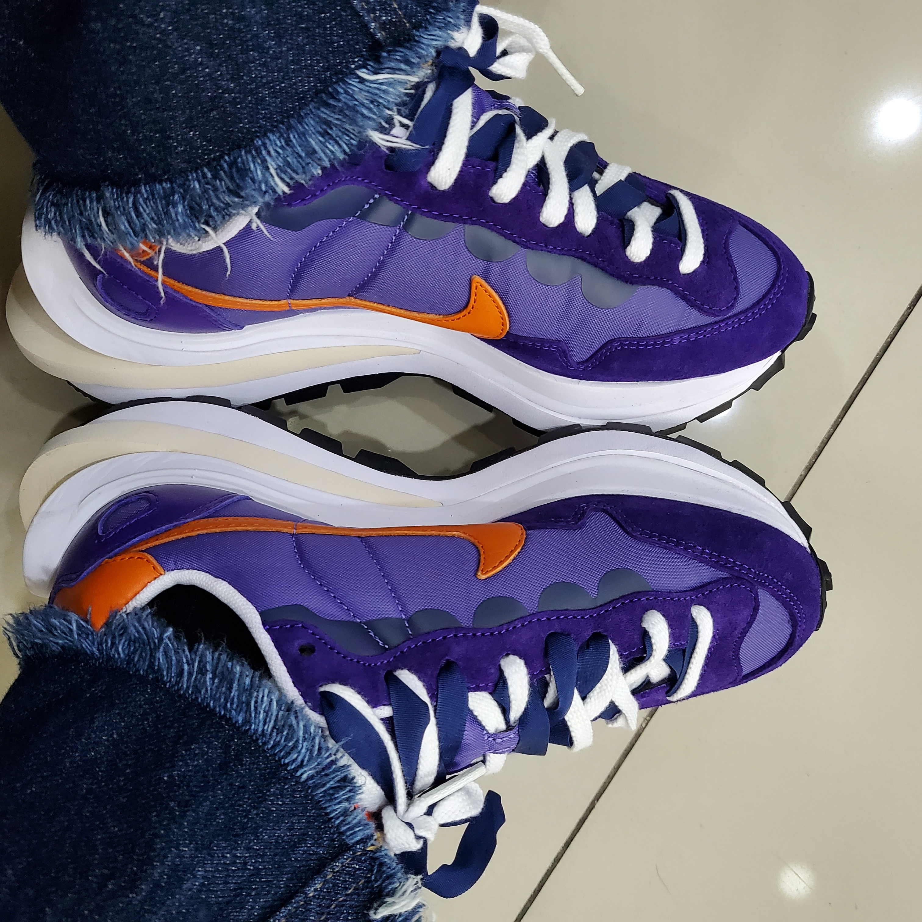 Nike x Sacai VaporWaffle Dark Iris 착용 스타일 - 2