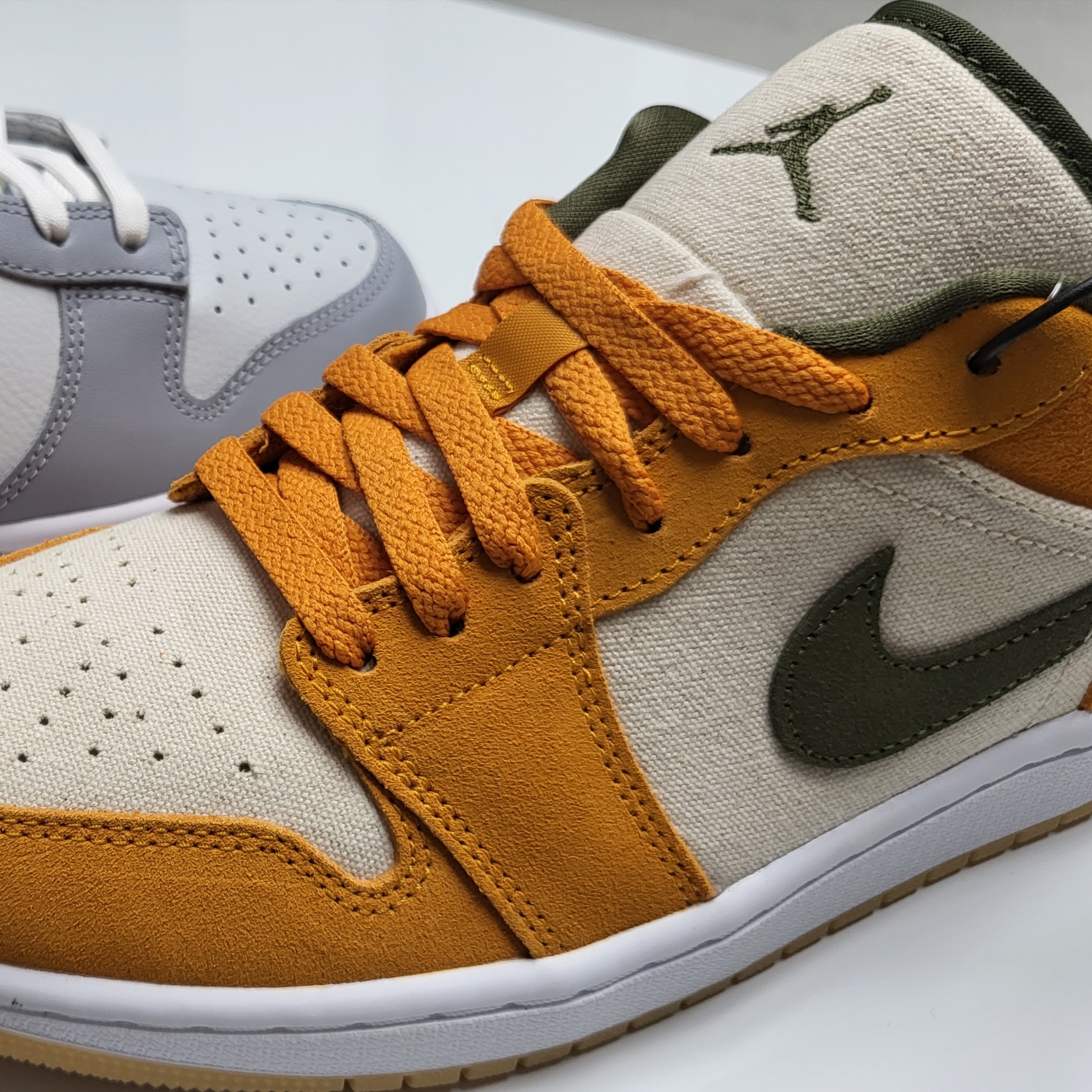 Jordan 1 Low SE Light Curry 착용 스타일