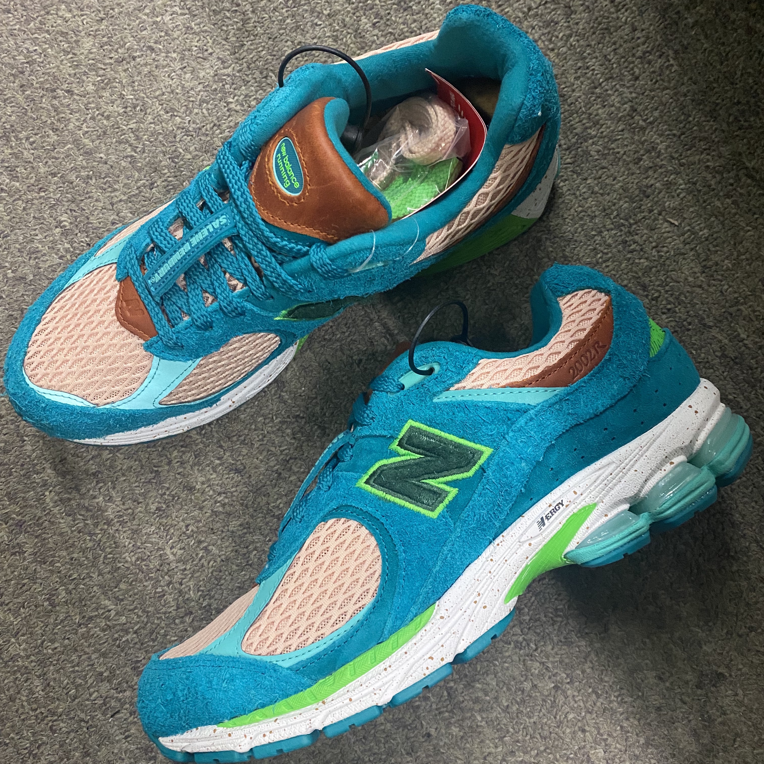 New Balance x Salehe Bembury 2002R Water Be The Guide 착용 스타일