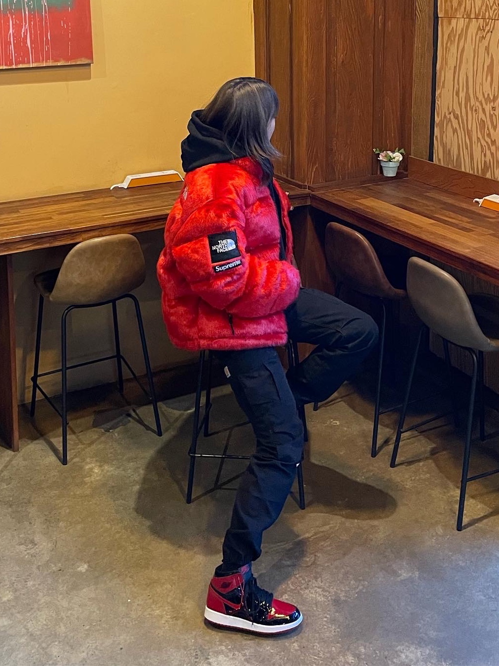 Supreme x The North Face Faux Fur Nuptse Jacket Red - 20FW, (GS) Jordan 1 Retro High OG Patent Bred 착용 스타일 - 4
