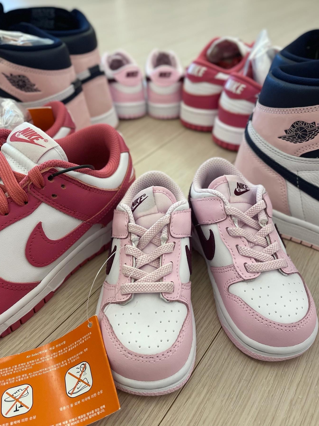(W) Nike Dunk Low Archeo Pink, (GS) Nike Dunk Low Pink Foam 착용 스타일 - 1