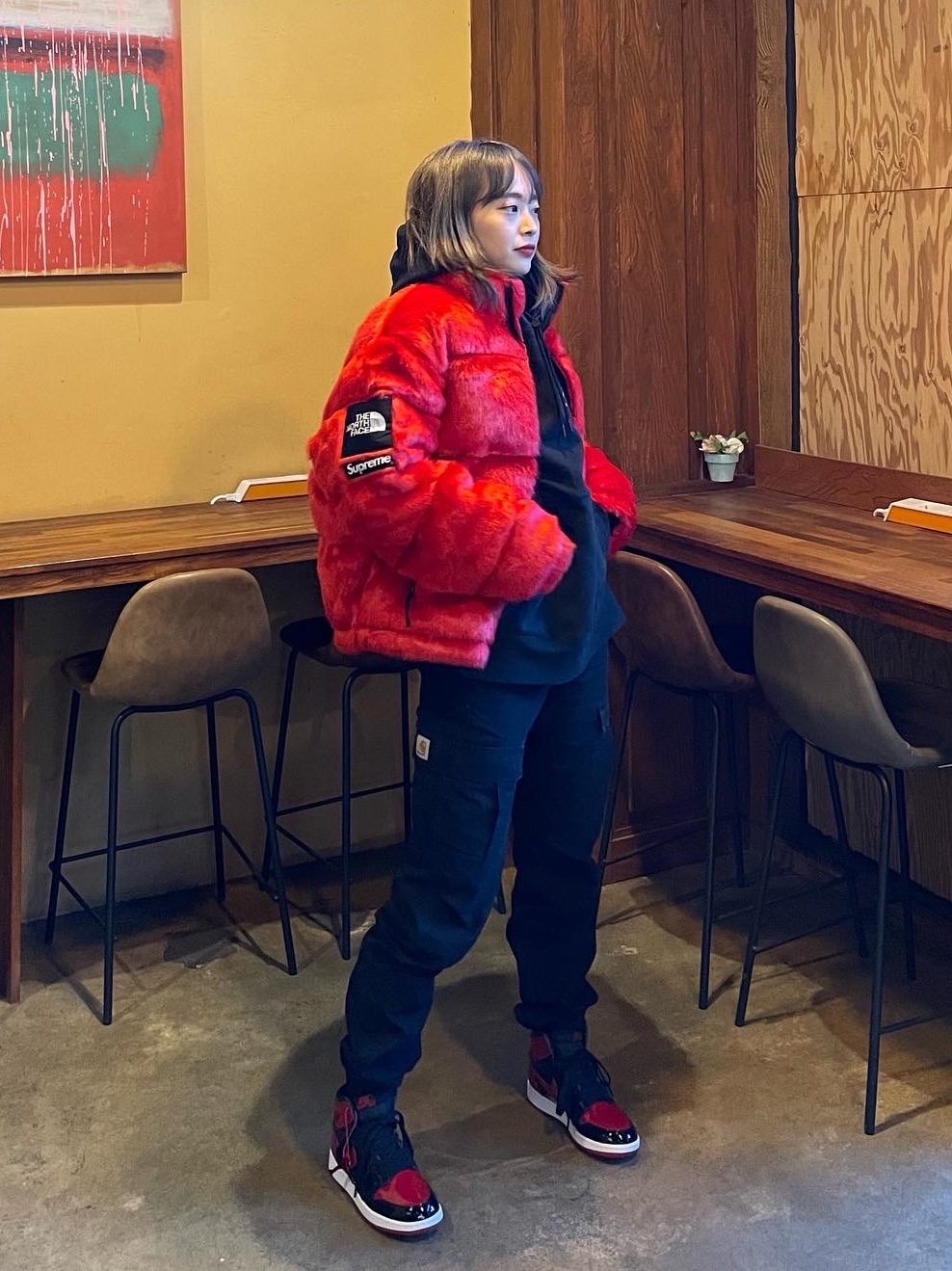 Supreme x The North Face Faux Fur Nuptse Jacket Red - 20FW, (GS) Jordan 1 Retro High OG Patent Bred 착용 스타일 - 2
